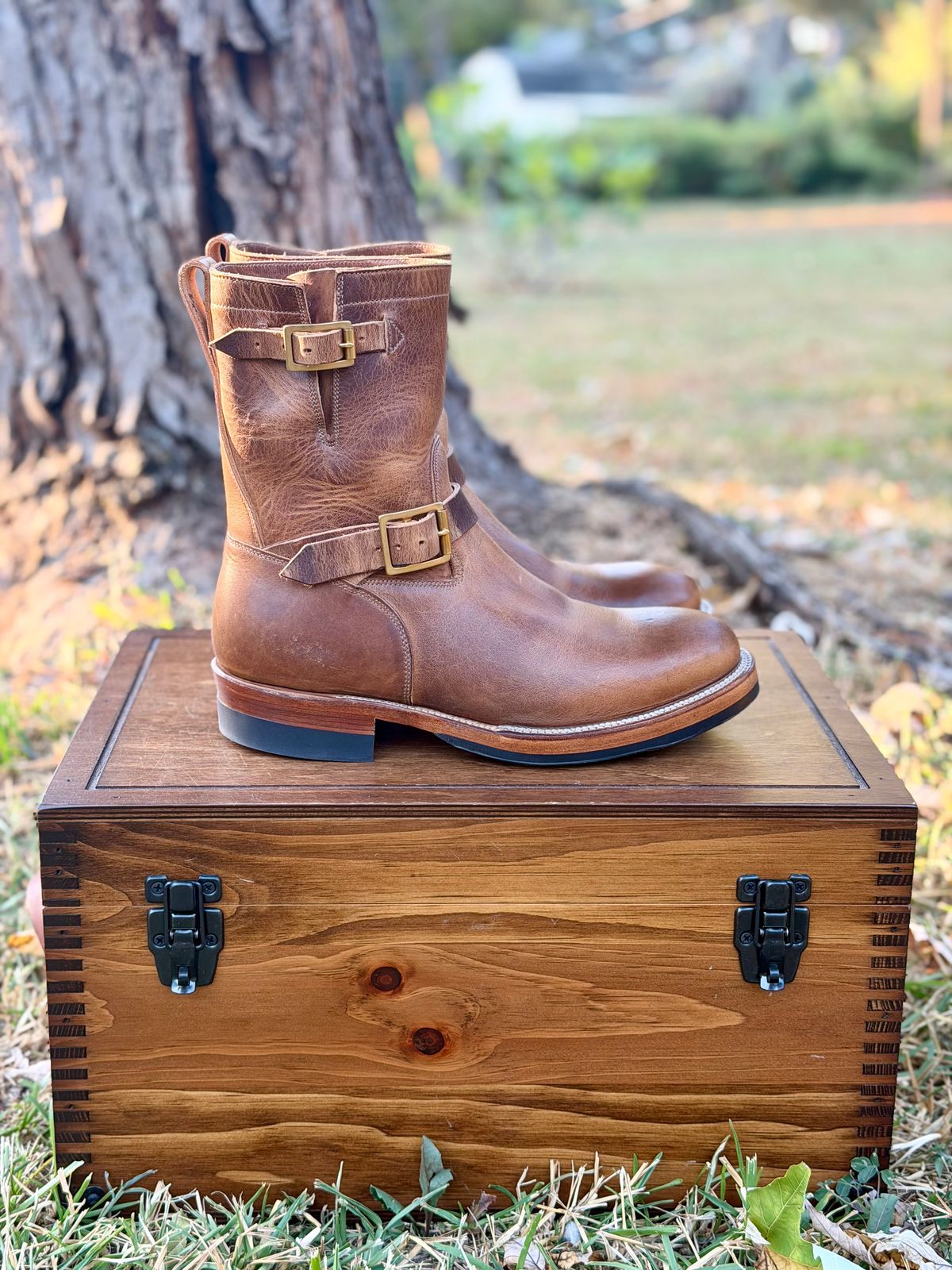 Photo by itsyaboisqueak on October 17, 2025 of the Viberg Engineer in Horween Natural Cypress.