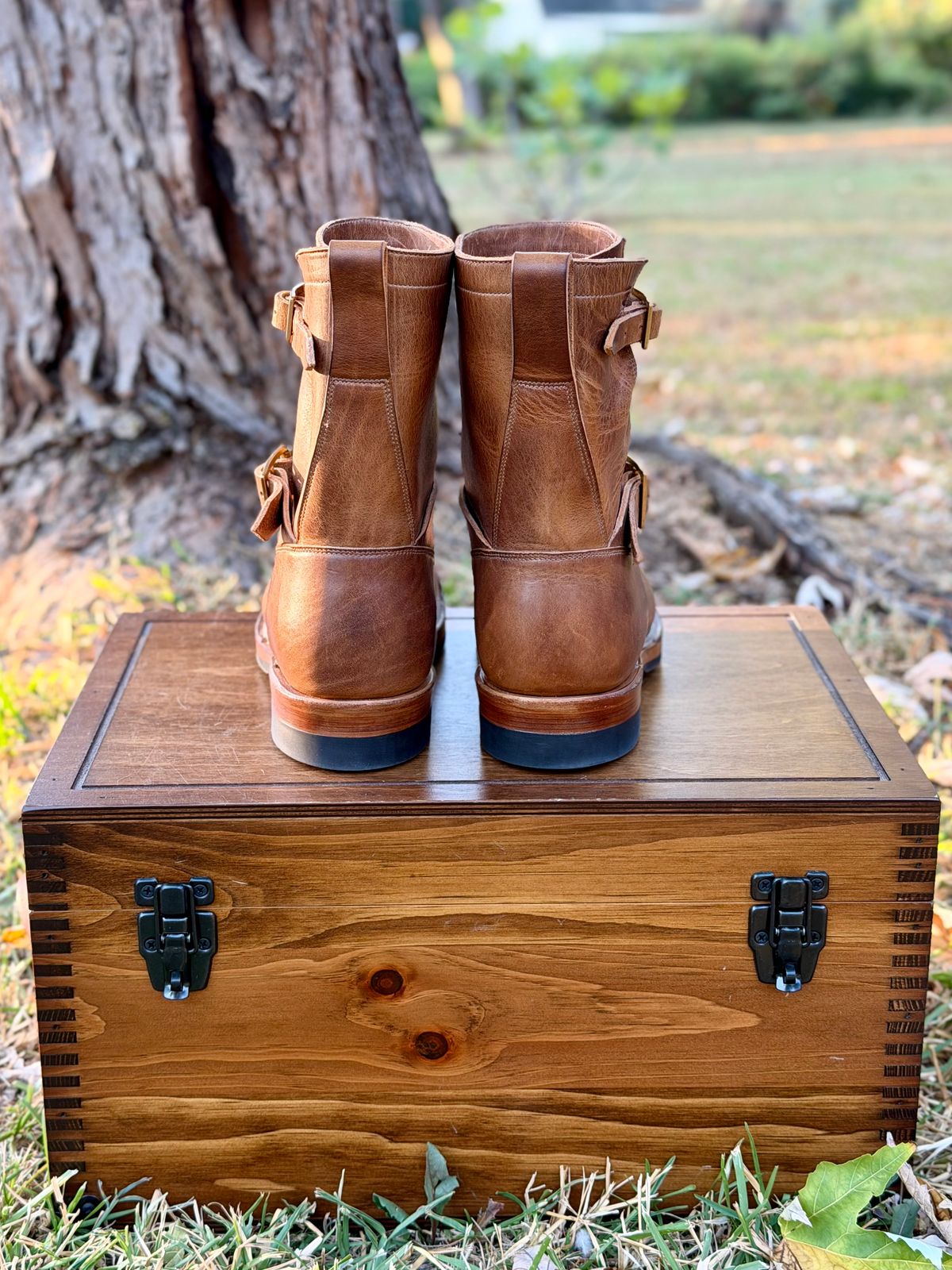 Photo by itsyaboisqueak on October 17, 2025 of the Viberg Engineer in Horween Natural Cypress.