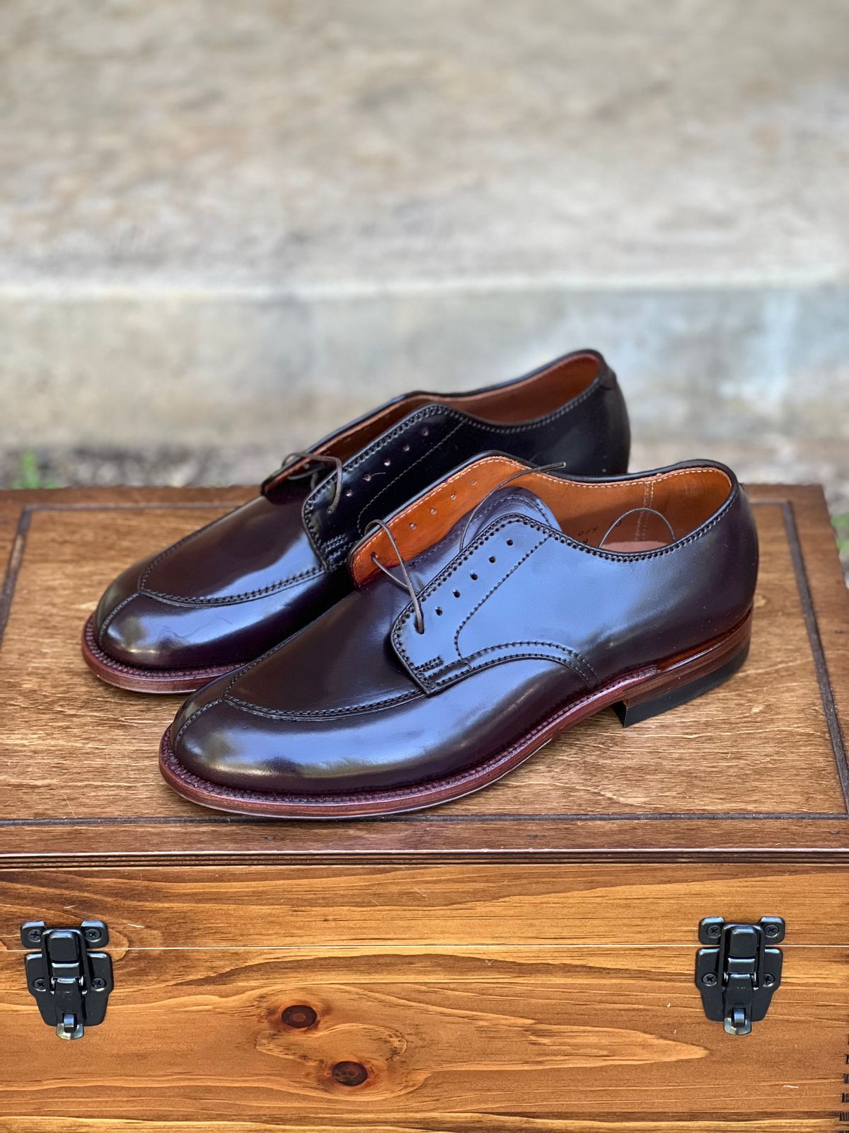 Photo by itsyaboisqueak on August 6, 2025 of the Alden V-Tip Blucher in Horween Color 8 Shell Cordovan.