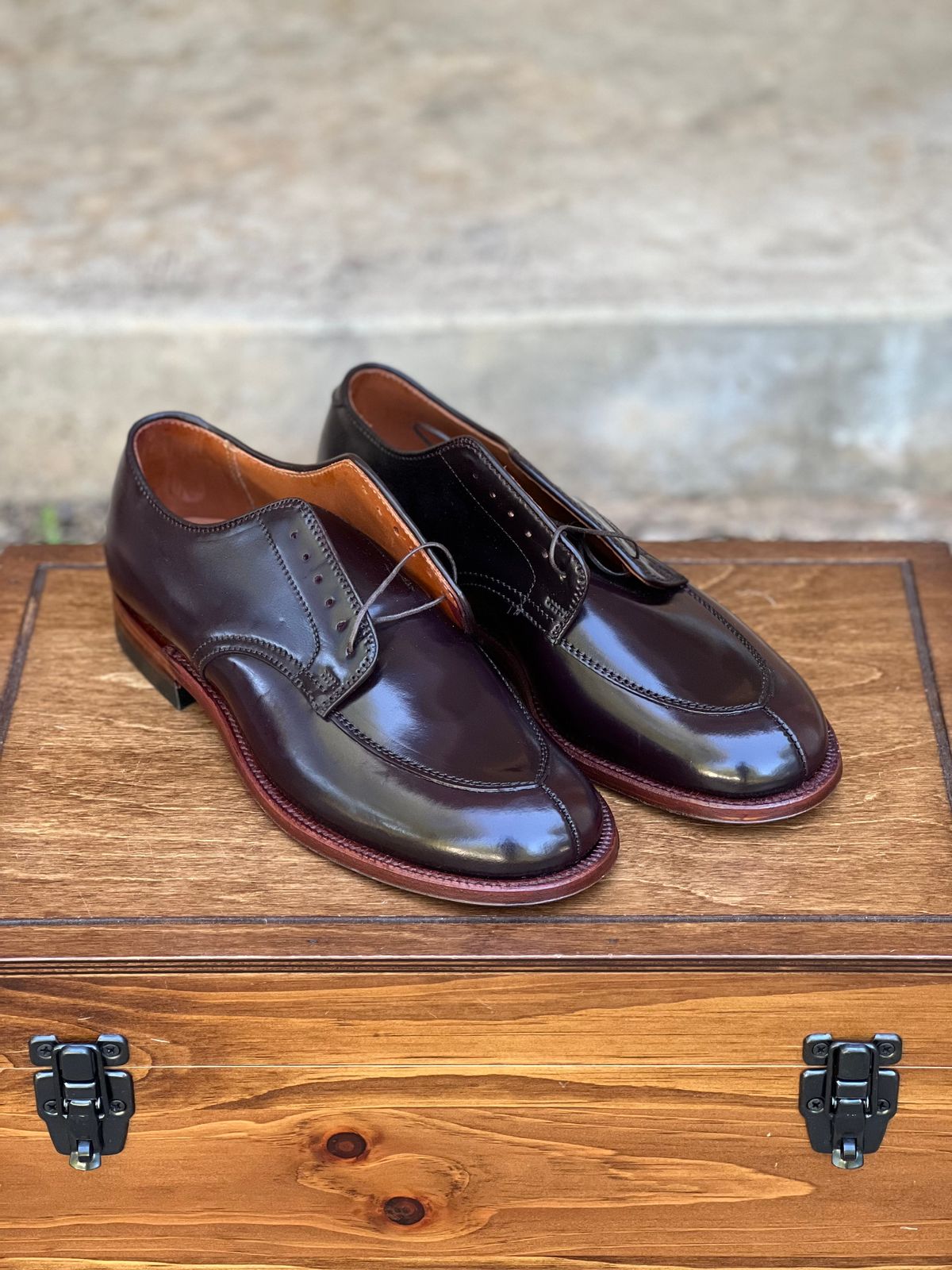 Photo by itsyaboisqueak on August 6, 2025 of the Alden V-Tip Blucher in Horween Color 8 Shell Cordovan.