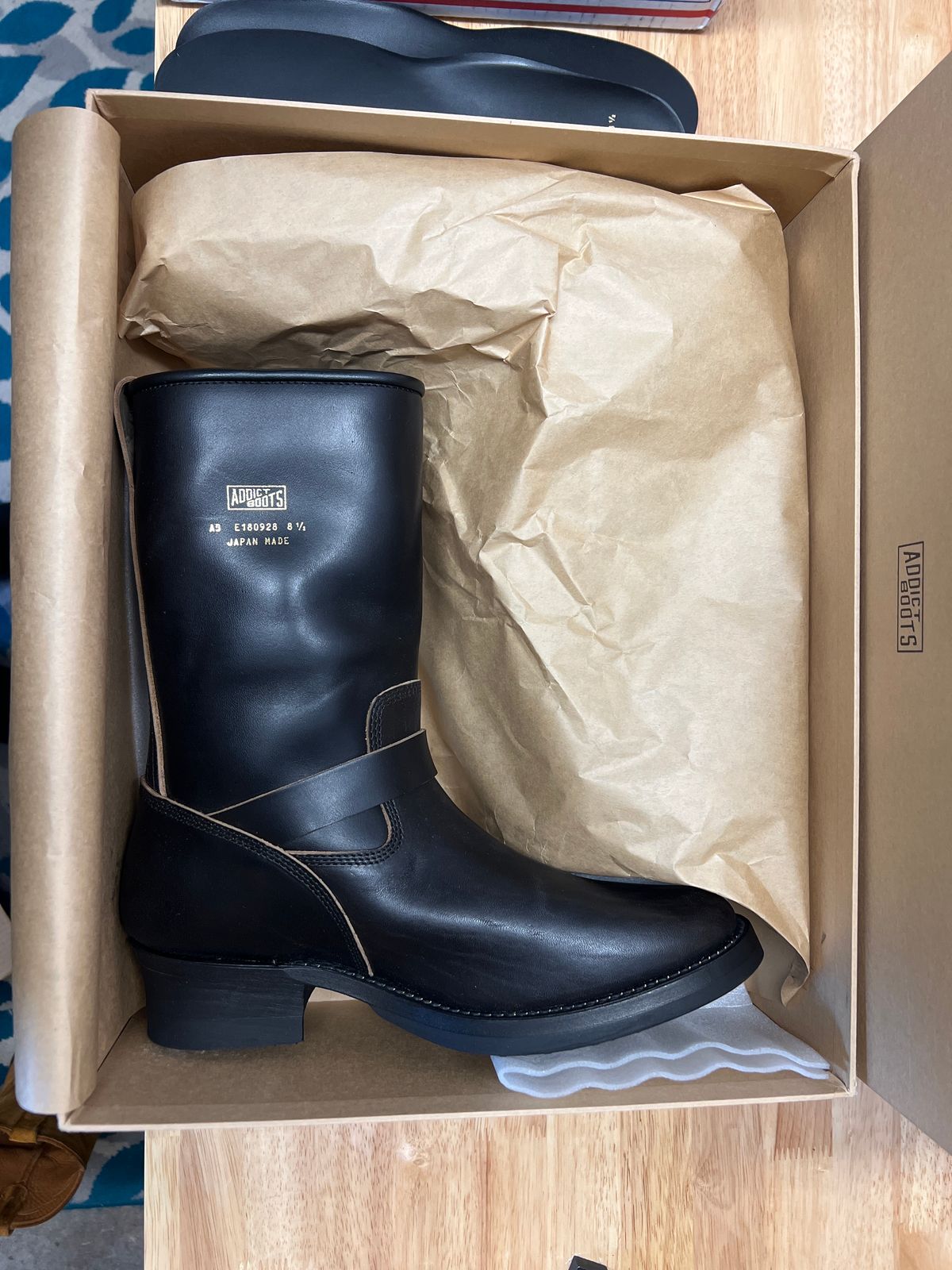 Photo by itsyaboisqueak on August 28, 2025 of the Addict Boots AB-01HB-CL in Maryam Black Teacore Horsebutt.