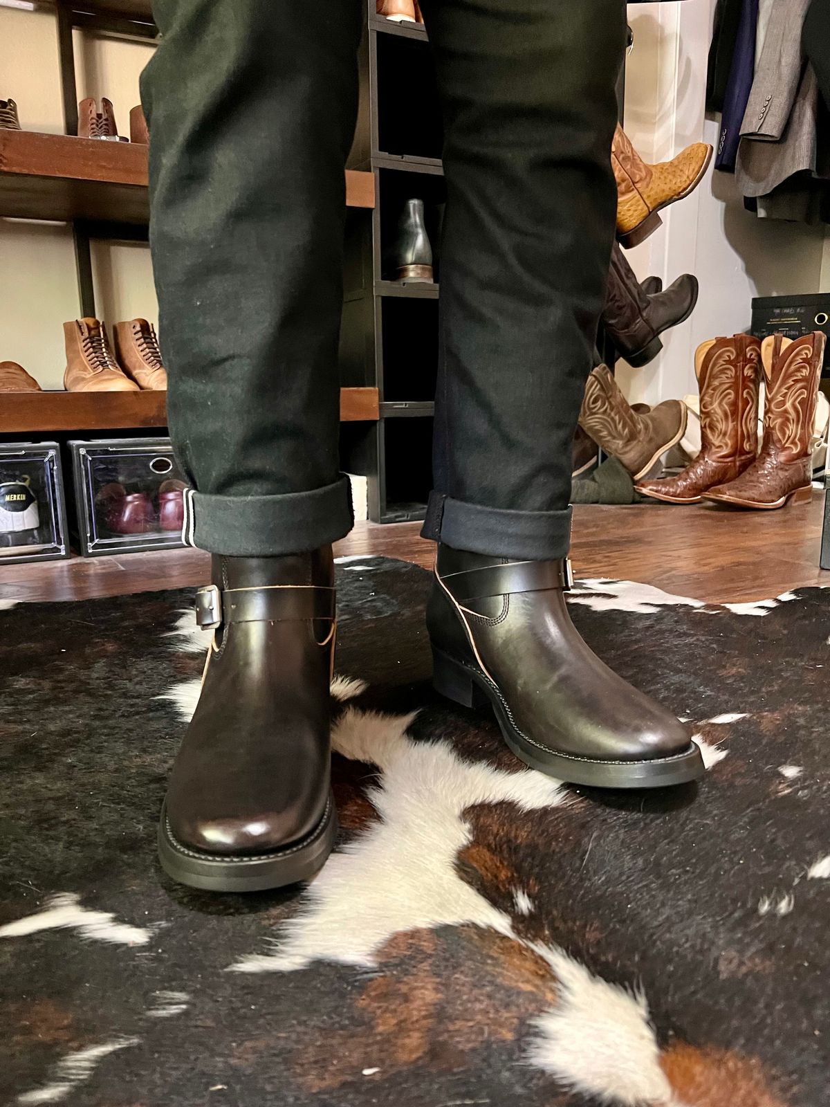 Photo by itsyaboisqueak on August 28, 2025 of the Addict Boots AB-01HB-CL in Maryam Black Teacore Horsebutt.