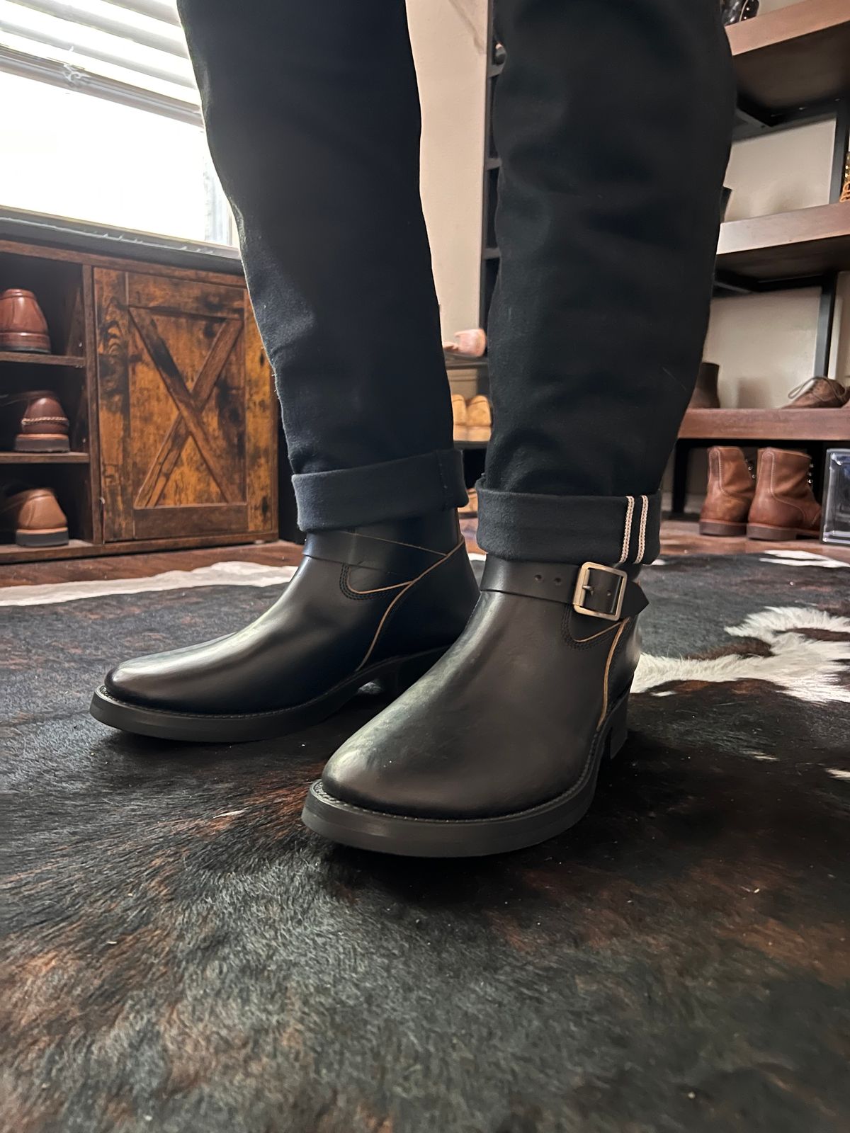 Photo by itsyaboisqueak on August 28, 2025 of the Addict Boots AB-01HB-CL in Maryam Black Teacore Horsebutt.