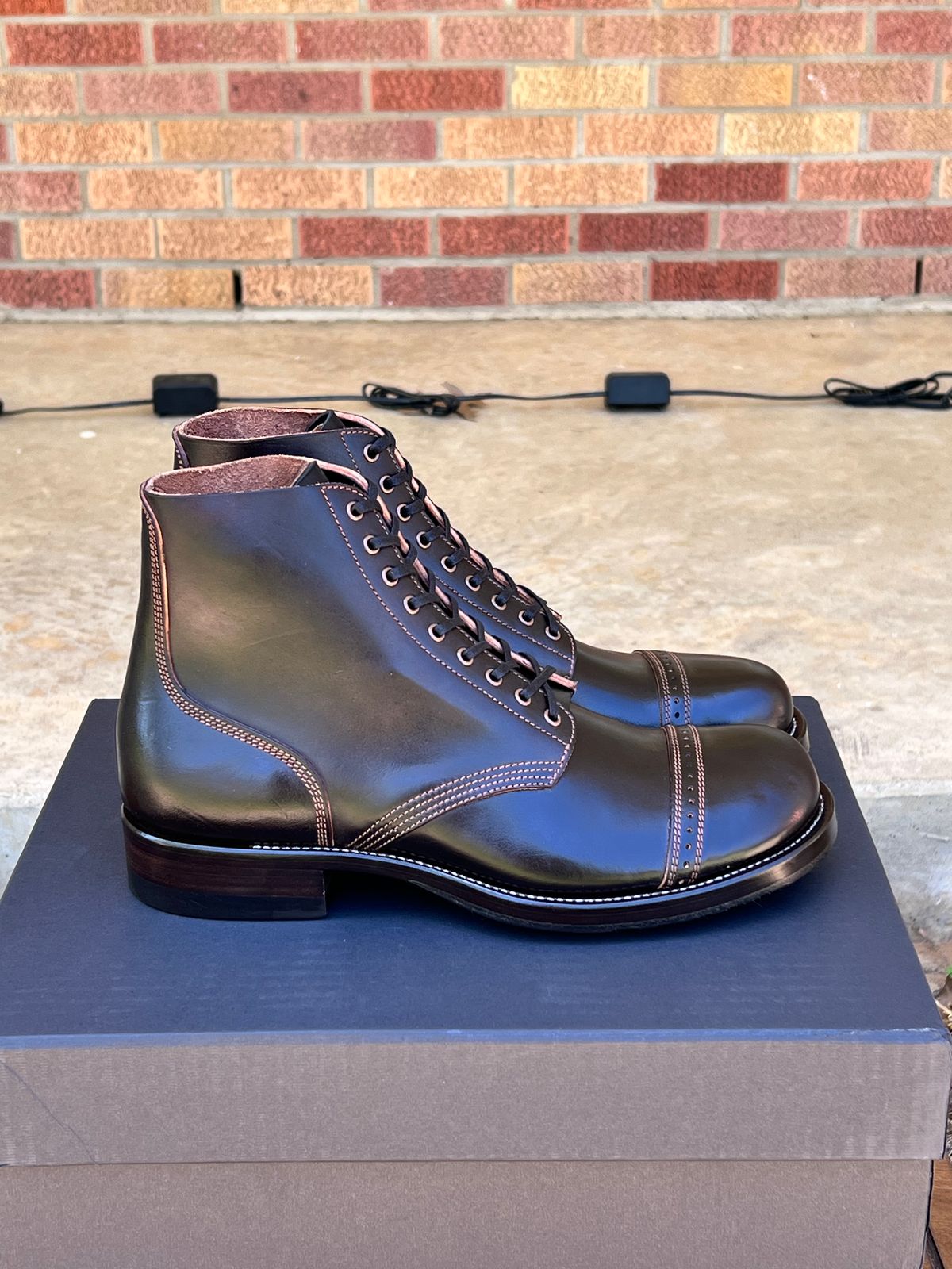 Photo by itsyaboisqueak on March 29, 2025 of the NovaBoots Combat Boot in Guidi Dark Burgundy.