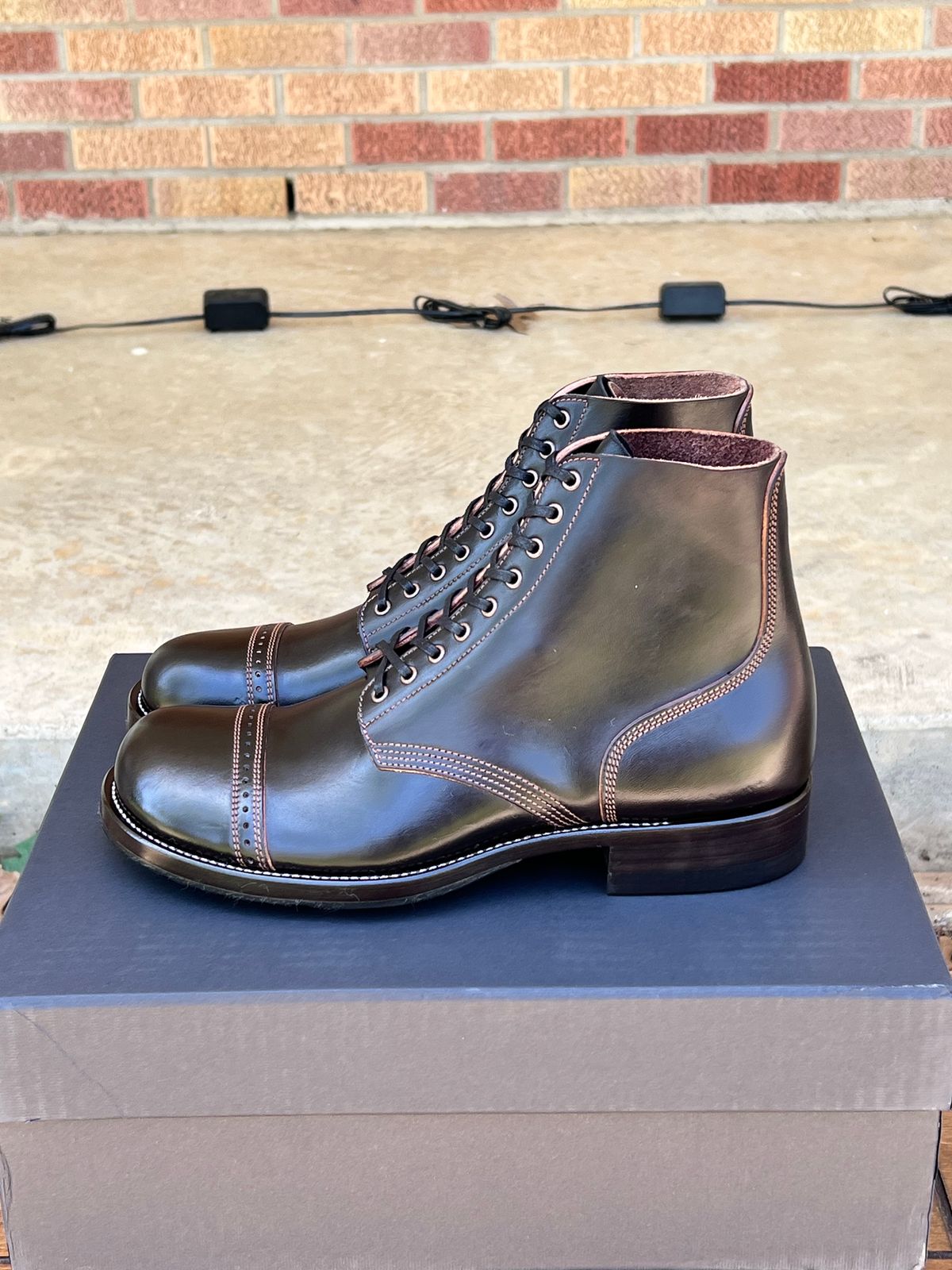 Photo by itsyaboisqueak on March 29, 2025 of the NovaBoots Combat Boot in Guidi Dark Burgundy.