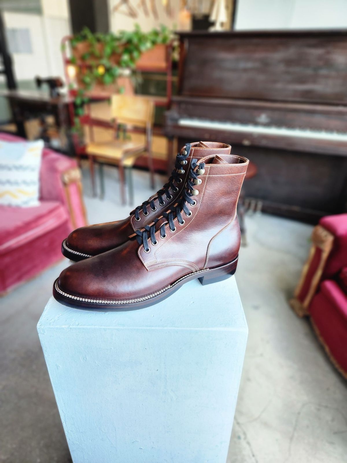 Photo by itsyaboisqueak on May 14, 2025 of the Kiri Skuce Custom Model in Badalassi Carlo Walnut Nemesis.