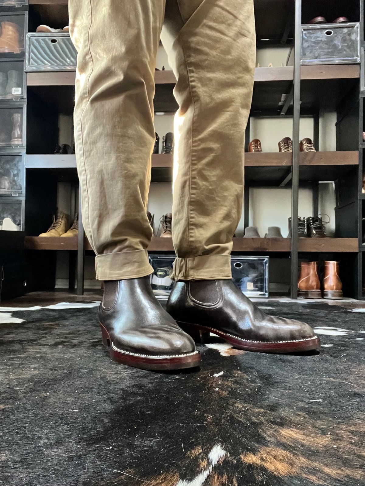 Photo by itsyaboisqueak on April 2, 2024 of the Briselblack The Seventh Chelsea Boot in Maryam Dark Brown Horsebutt.