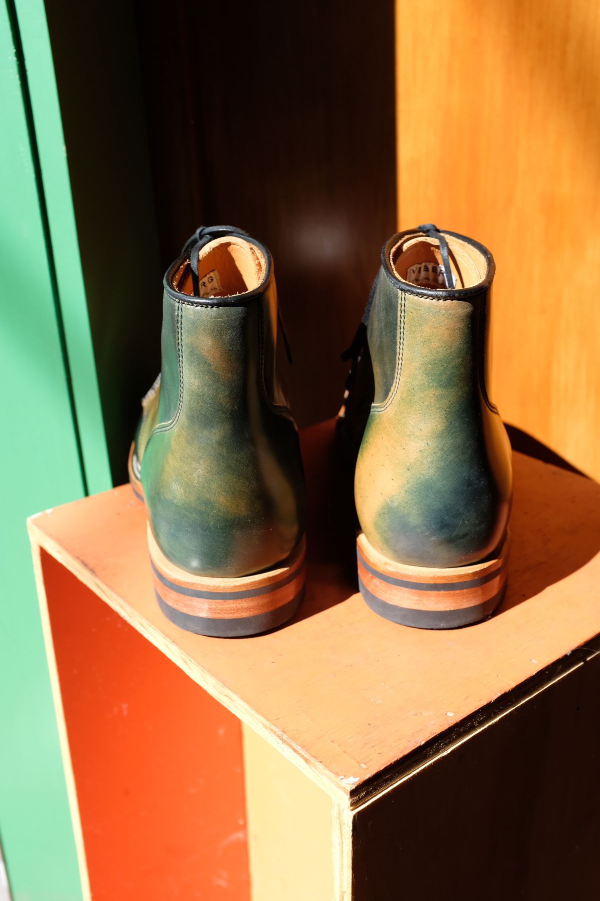 Photo by chromepak.jack on October 3, 2022 of the Viberg Service Boot BCT in Horween Marbled Black Shell Cordovan.
