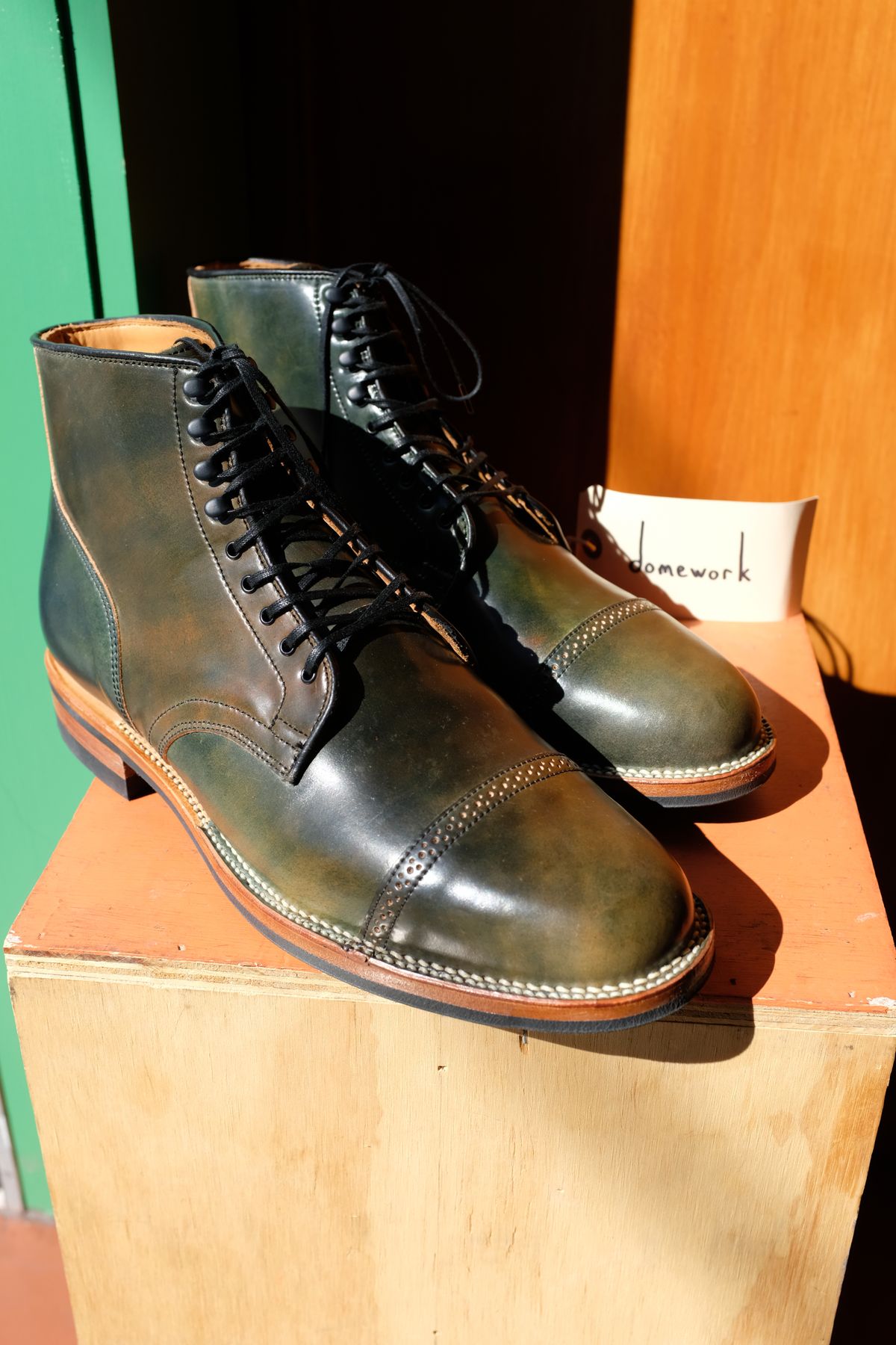 Photo by chromepak.jack on October 3, 2022 of the Viberg Service Boot BCT in Horween Marbled Black Shell Cordovan.