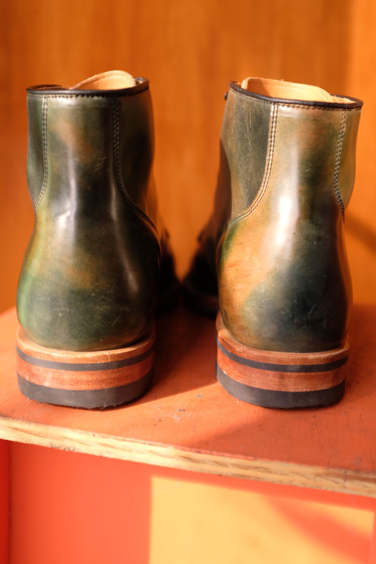 Photo by chromepak.jack on November 5, 2022 of the Viberg Service Boot BCT in Horween Marbled Black Shell Cordovan.