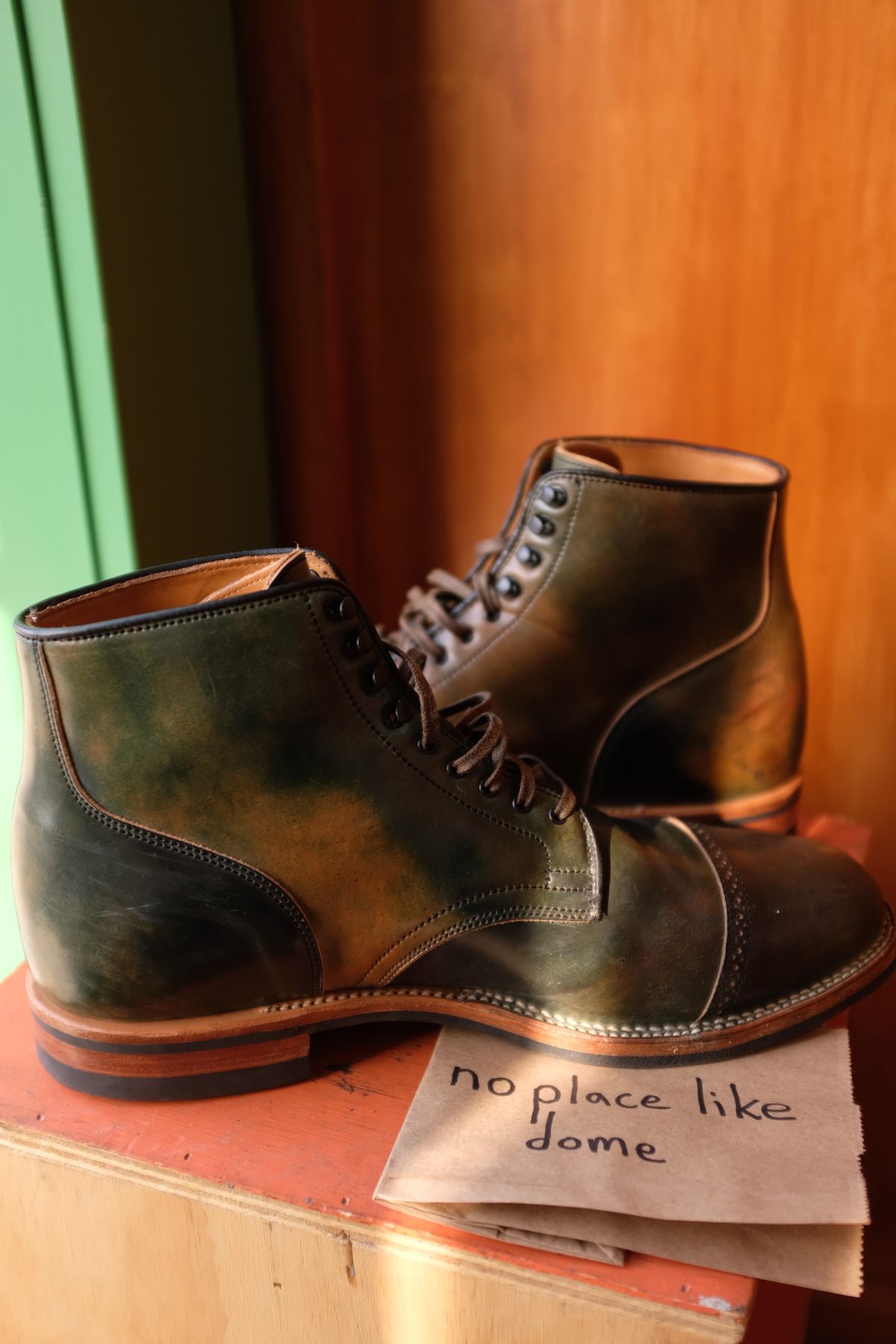 Photo by chromepak.jack on November 5, 2022 of the Viberg Service Boot BCT in Horween Marbled Black Shell Cordovan.