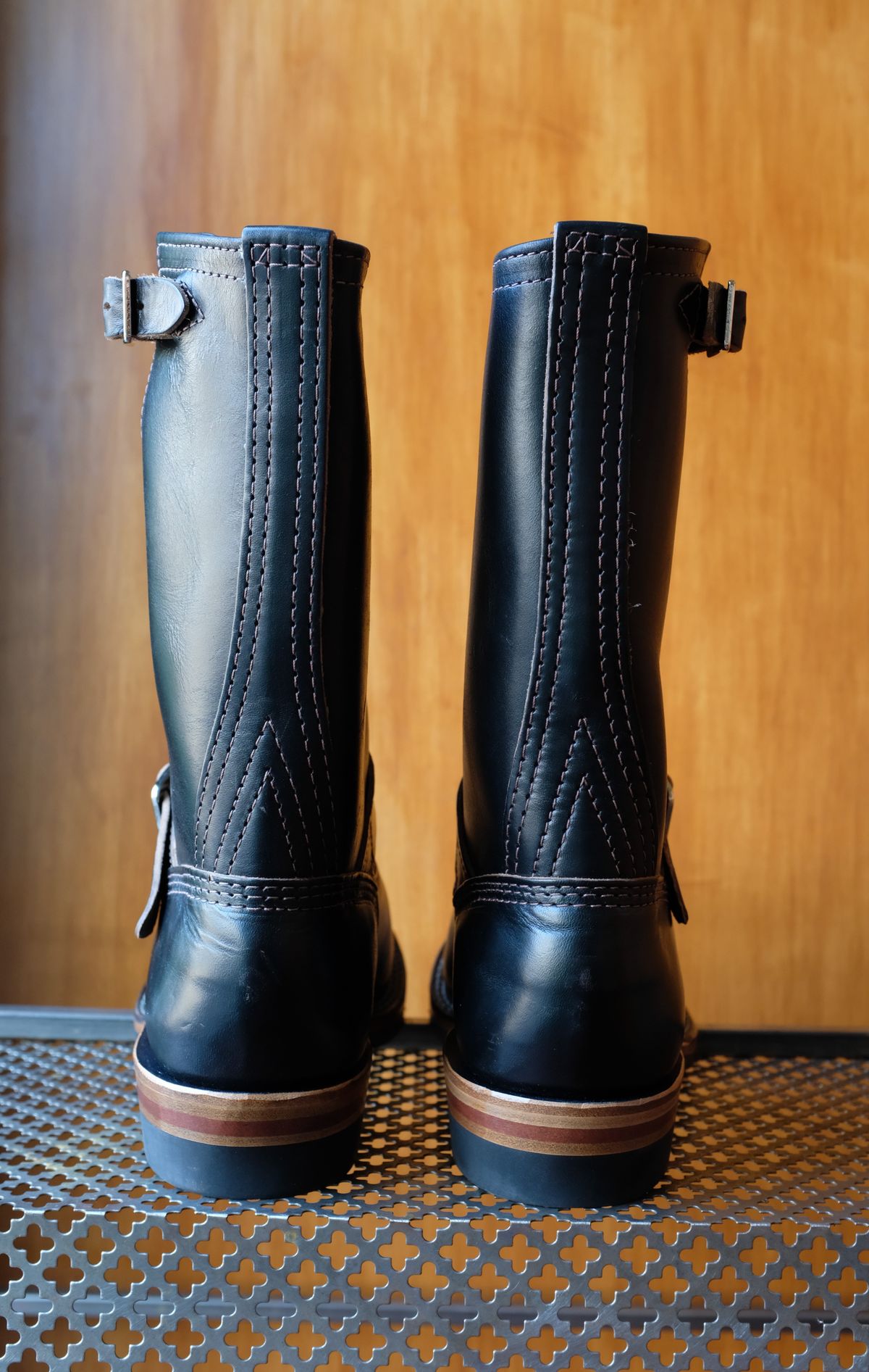 Photo by chromepak.jack on October 9, 2023 of the Wesco Mister Lou in Horween Black Chromexcel Horsehide.