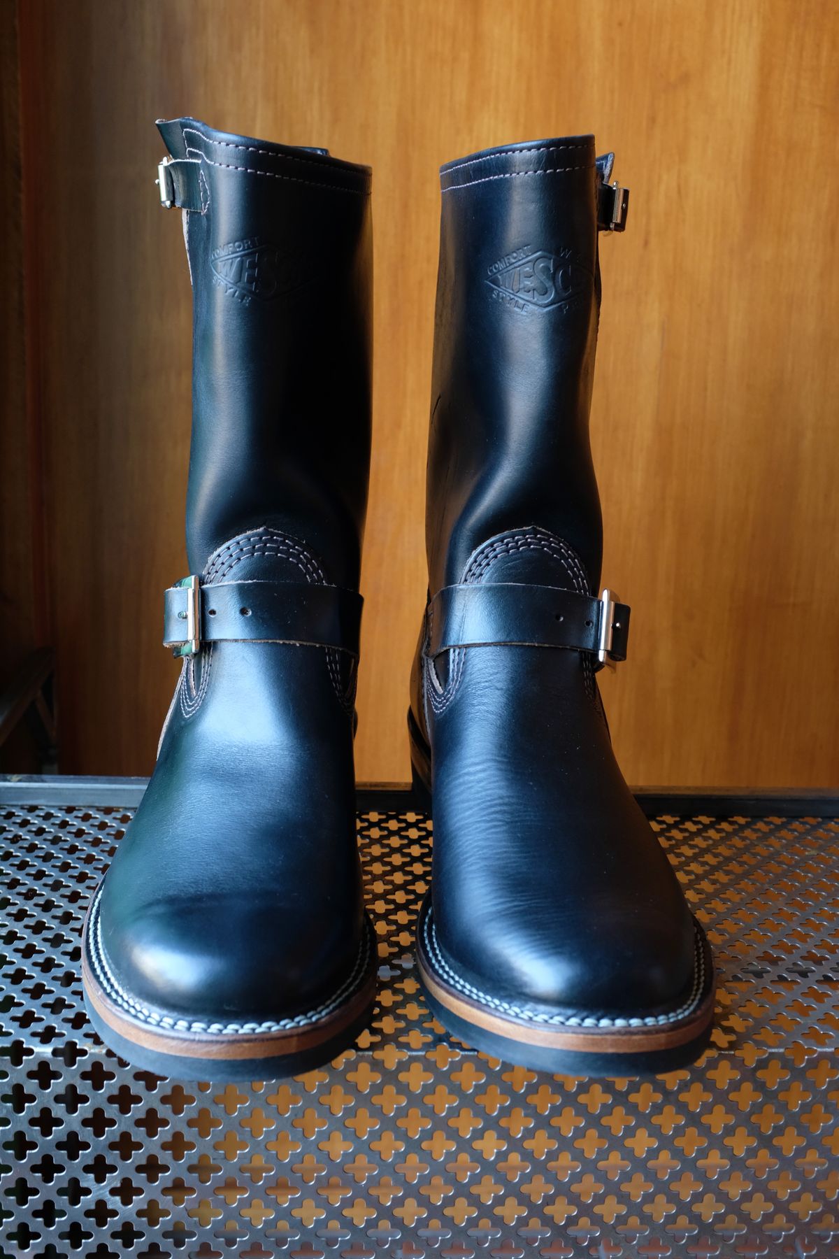 Photo by chromepak.jack on October 9, 2023 of the Wesco Mister Lou in Horween Black Chromexcel Horsehide.