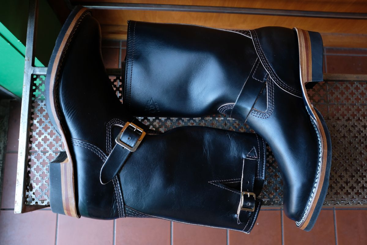 Photo by chromepak.jack on October 9, 2023 of the Wesco Mister Lou in Horween Black Chromexcel Horsehide.