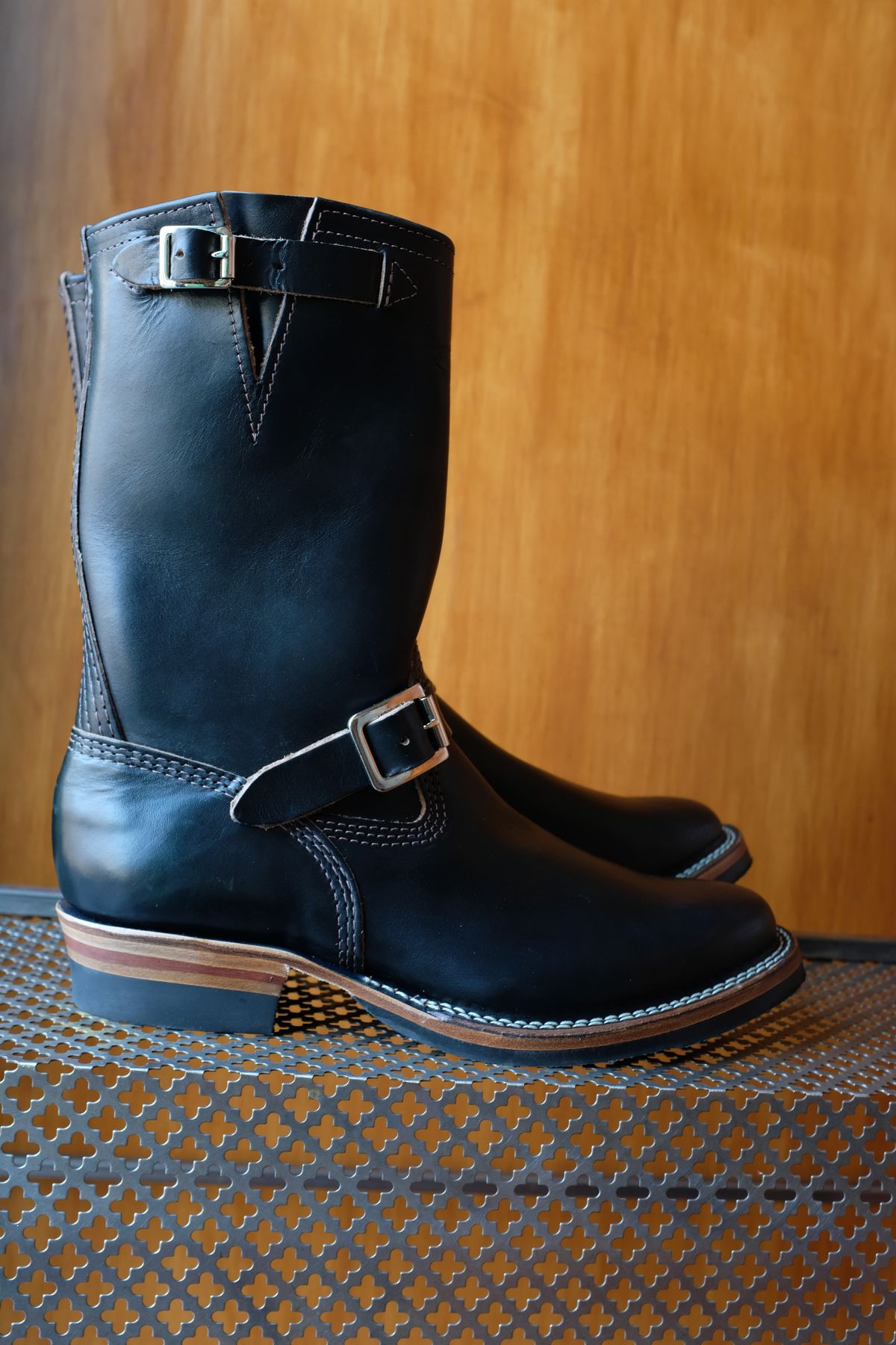 Photo by chromepak.jack on October 9, 2023 of the Wesco Mister Lou in Horween Black Chromexcel Horsehide.