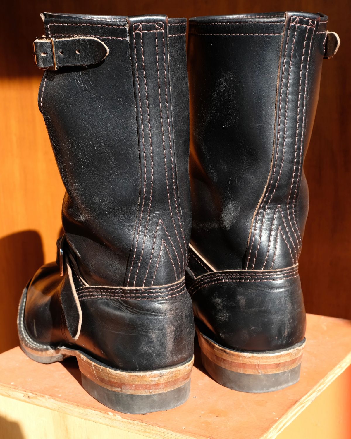 Photo by chromepak.jack on November 5, 2023 of the Wesco Mister Lou in Horween Black Chromexcel Horsehide.
