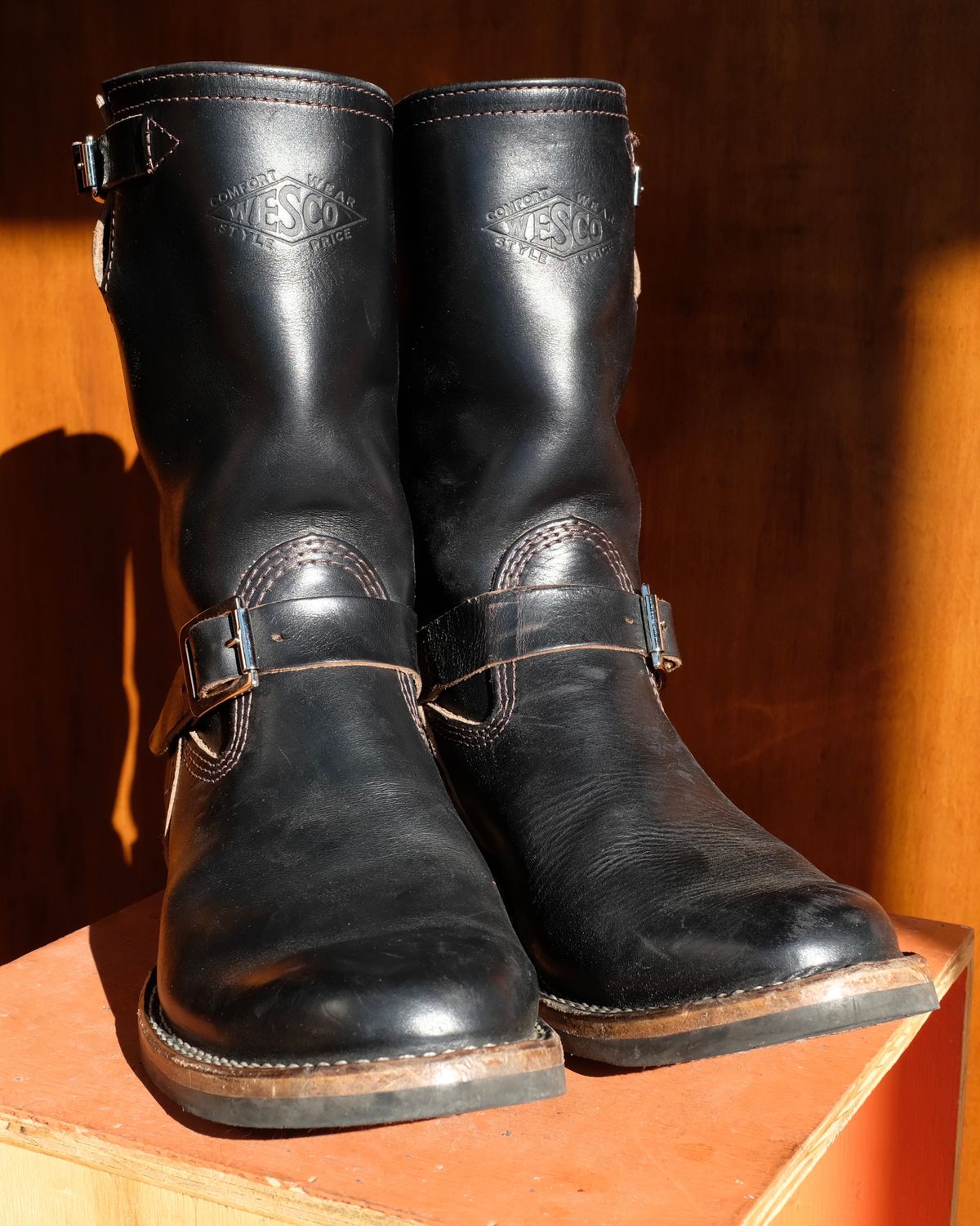 Photo by chromepak.jack on November 5, 2023 of the Wesco Mister Lou in Horween Black Chromexcel Horsehide.