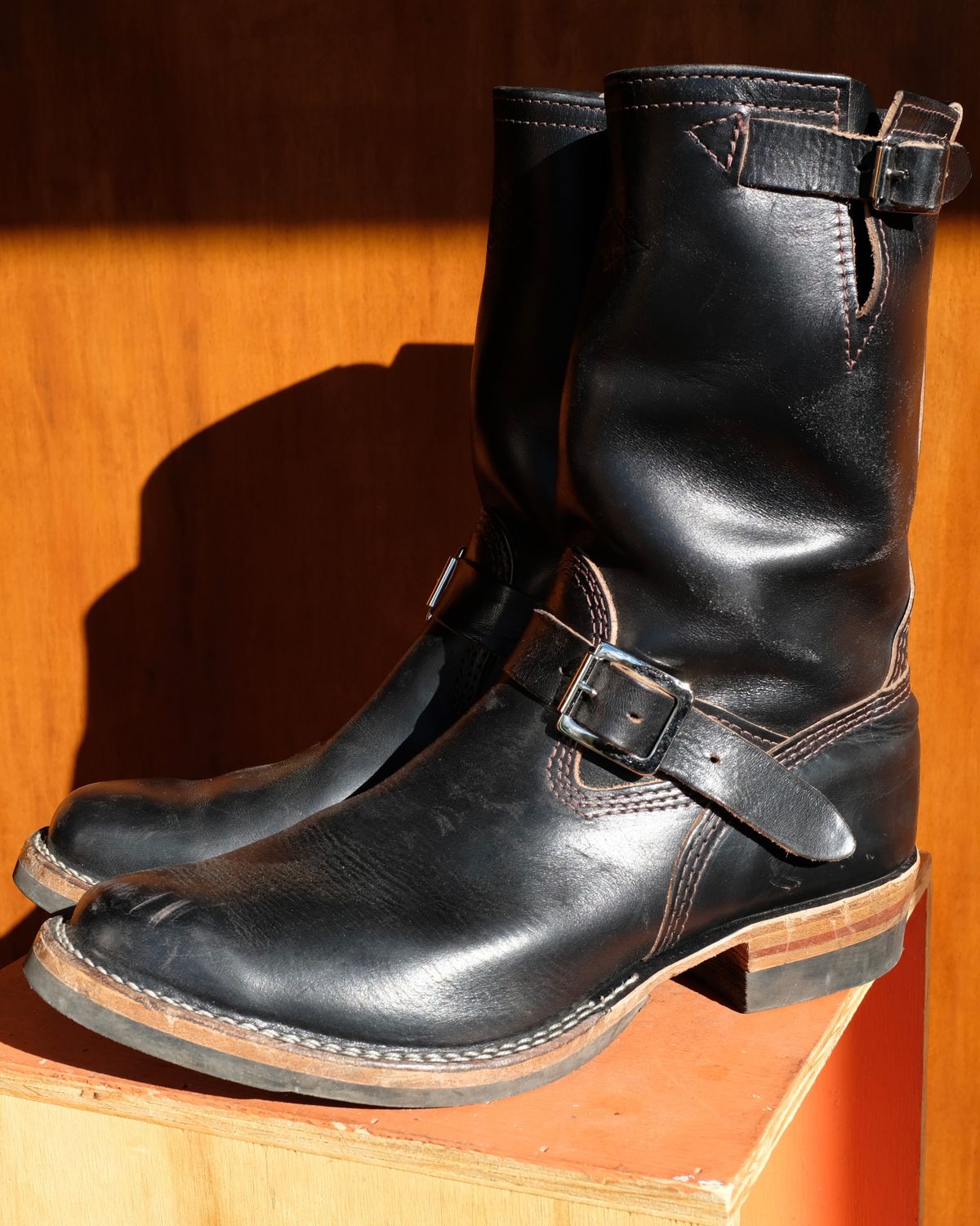 Photo by chromepak.jack on November 5, 2023 of the Wesco Mister Lou in Horween Black Chromexcel Horsehide.