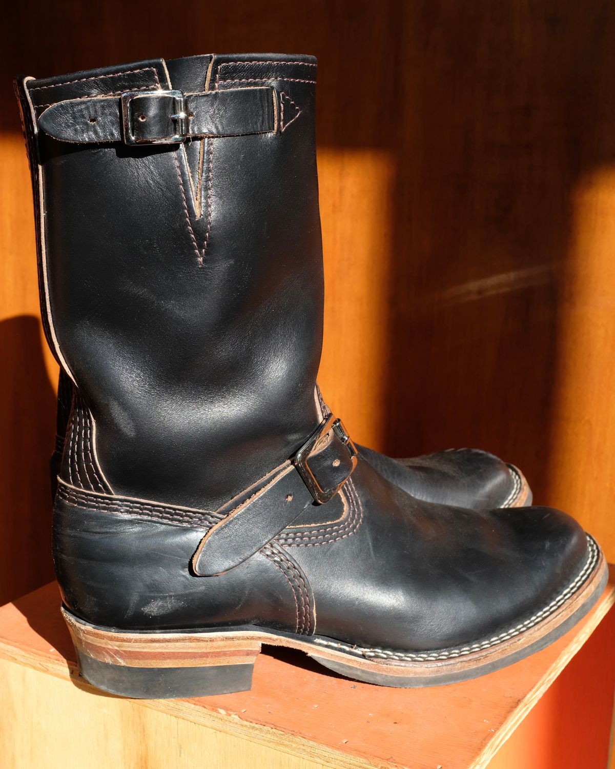 Photo by chromepak.jack on November 5, 2023 of the Wesco Mister Lou in Horween Black Chromexcel Horsehide.
