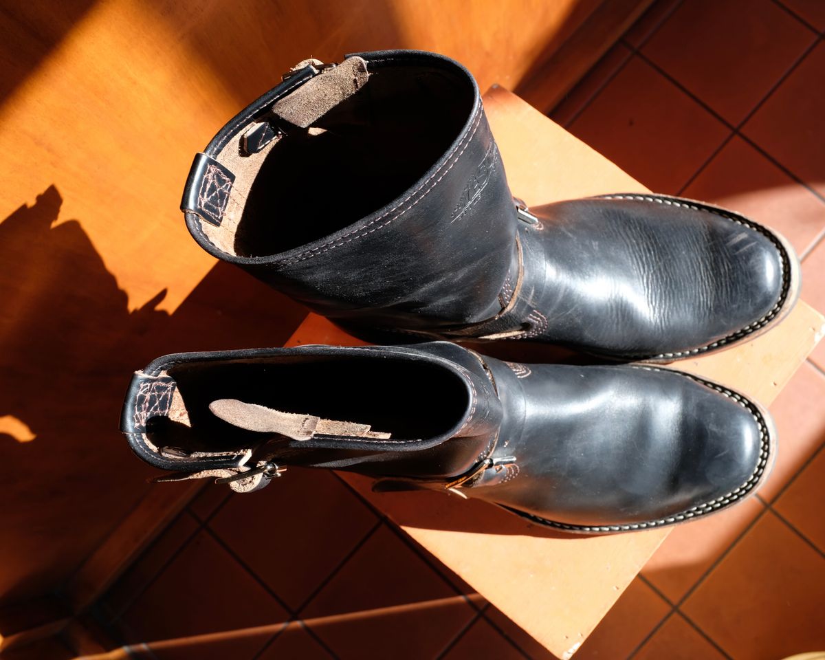 Photo by chromepak.jack on November 5, 2023 of the Wesco Mister Lou in Horween Black Chromexcel Horsehide.
