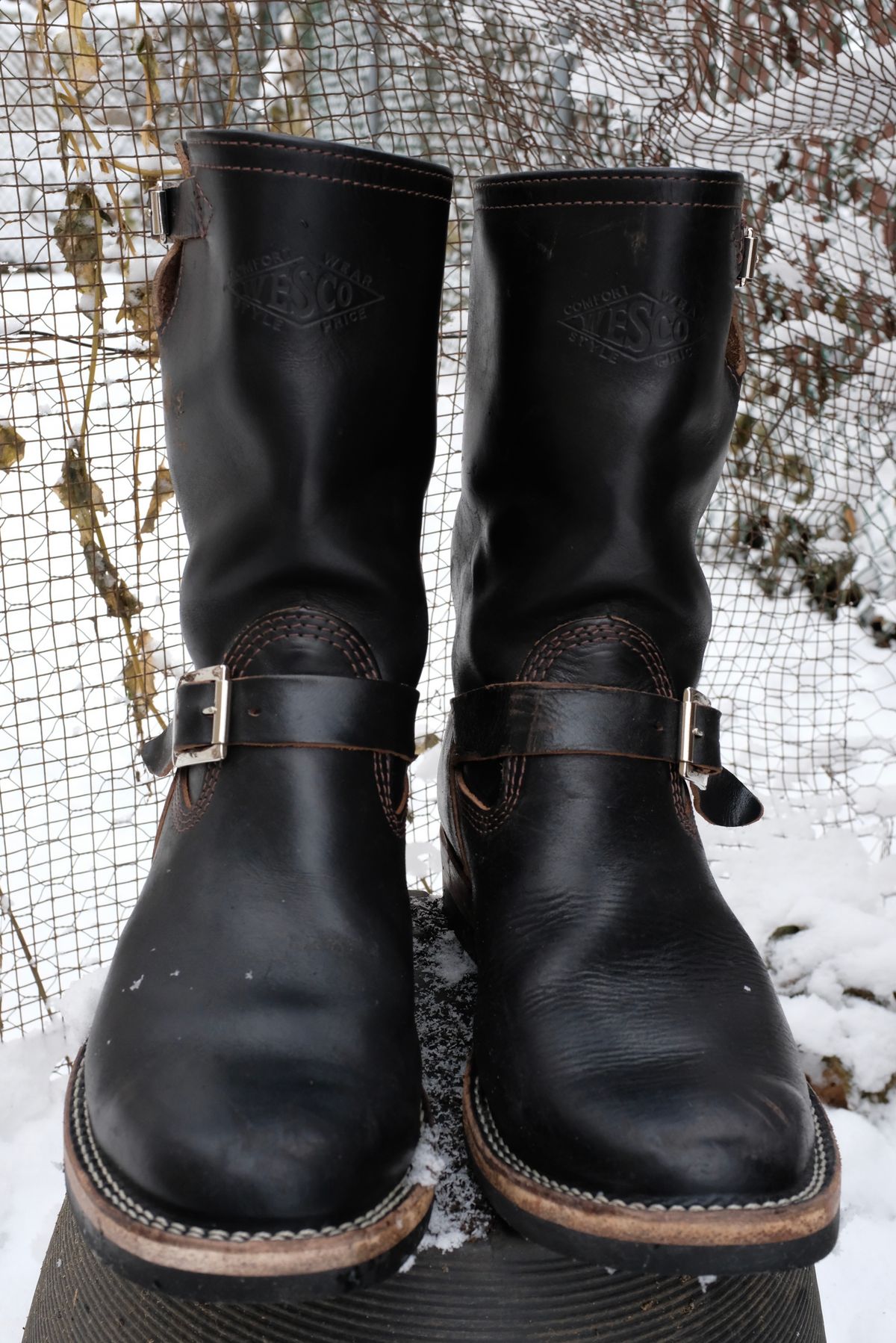Photo by chromepak.jack on December 5, 2023 of the Wesco Mister Lou in Horween Black Chromexcel Horsehide.