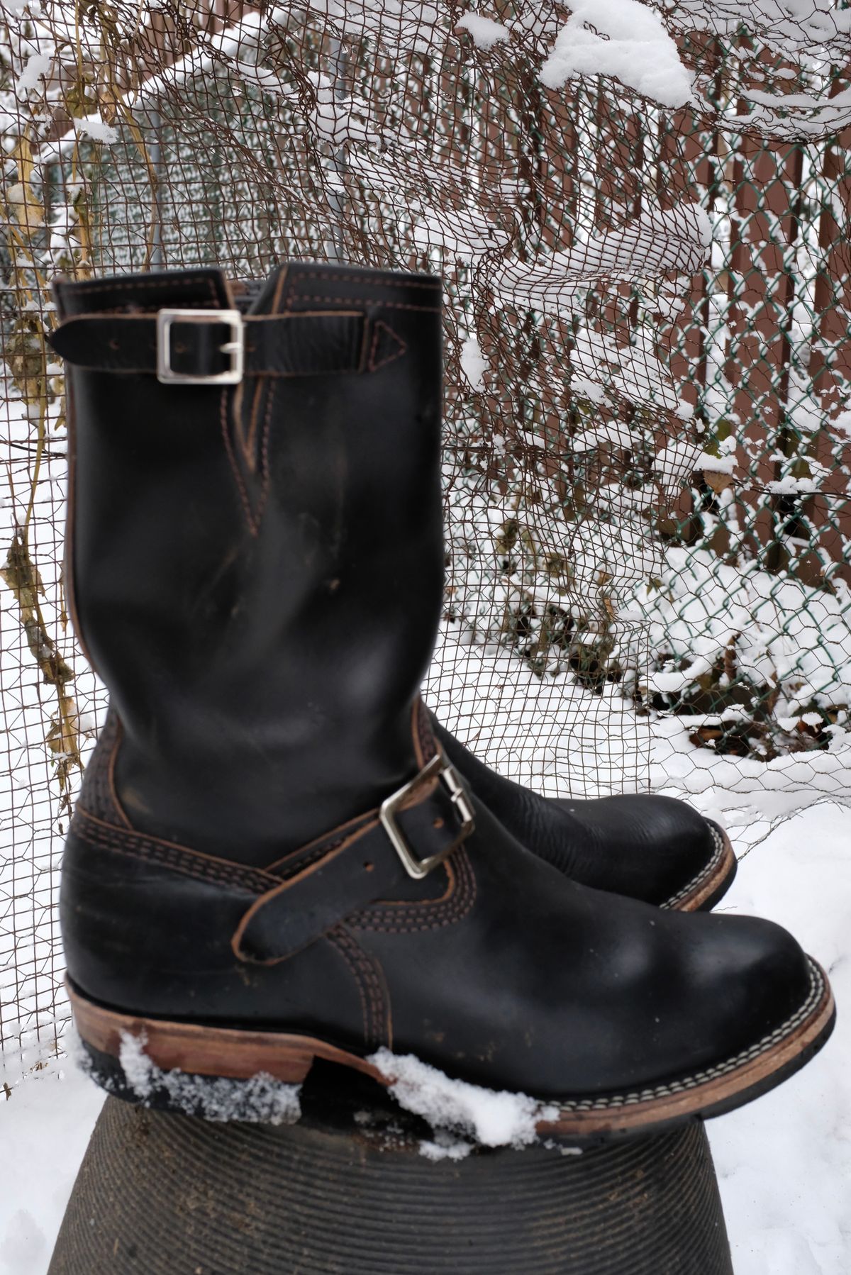Photo by chromepak.jack on December 5, 2023 of the Wesco Mister Lou in Horween Black Chromexcel Horsehide.