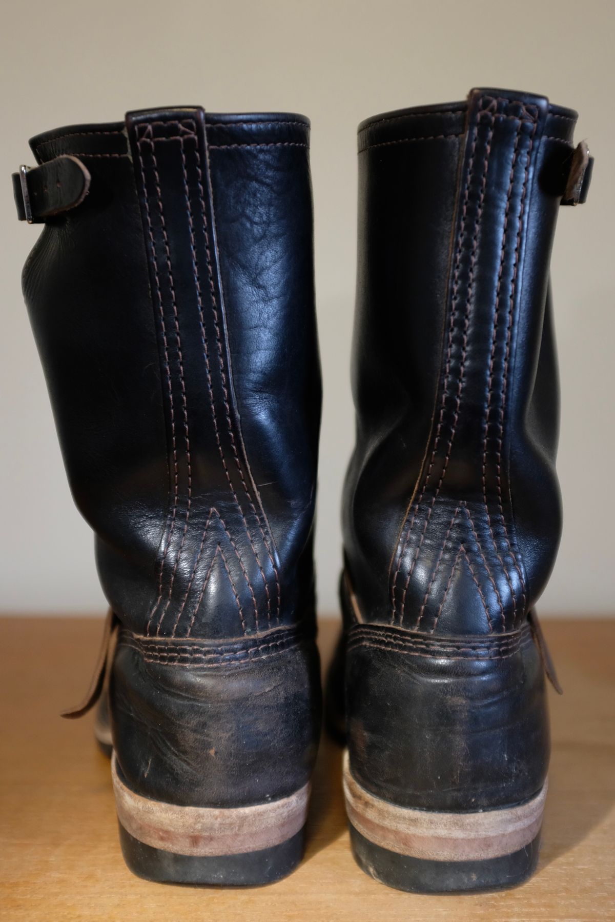 Photo by chromepak.jack on March 6, 2024 of the Wesco Mister Lou in Horween Black Chromexcel Horsehide.