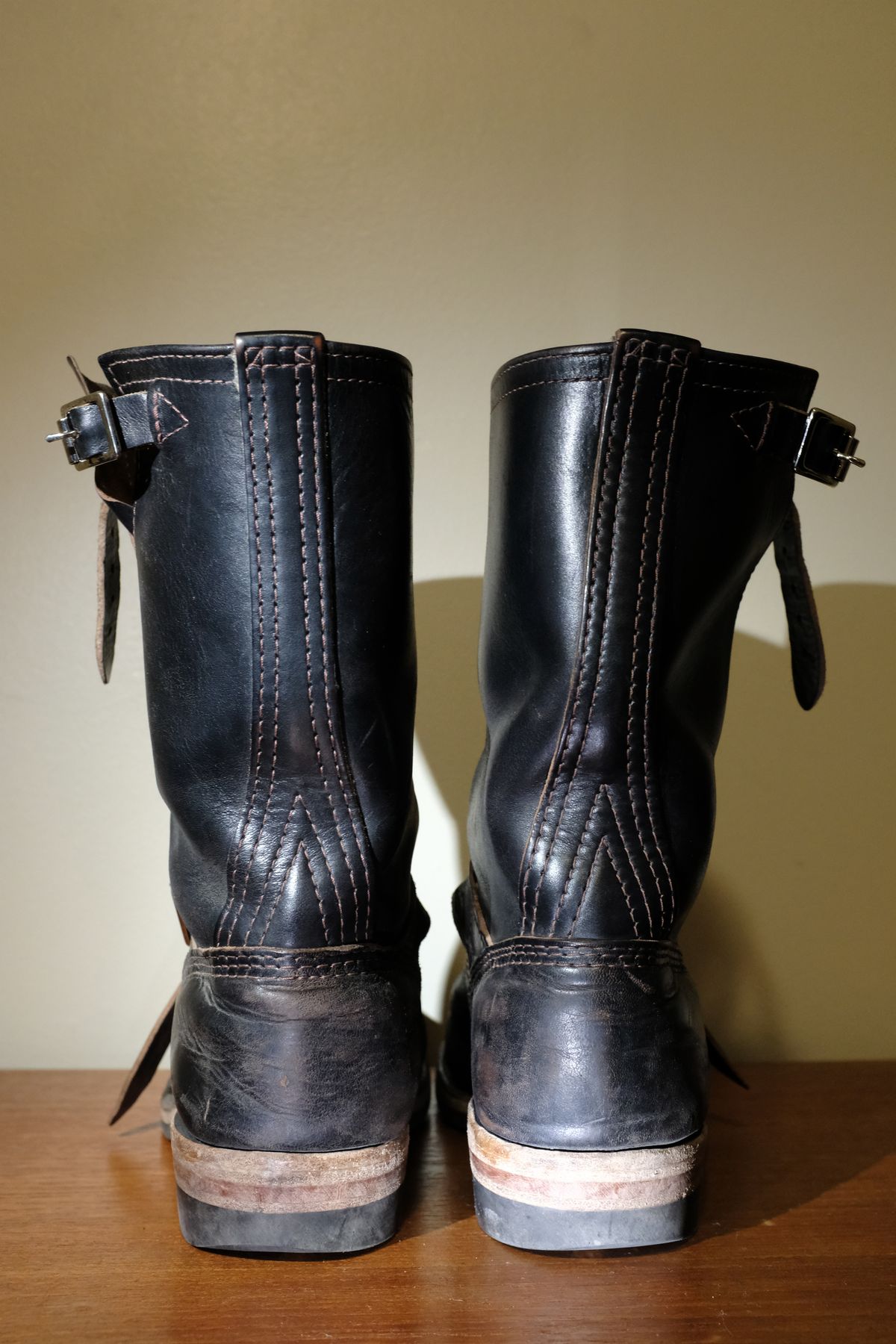 Photo by chromepak.jack on April 5, 2024 of the Wesco Mister Lou in Horween Black Chromexcel Horsehide.