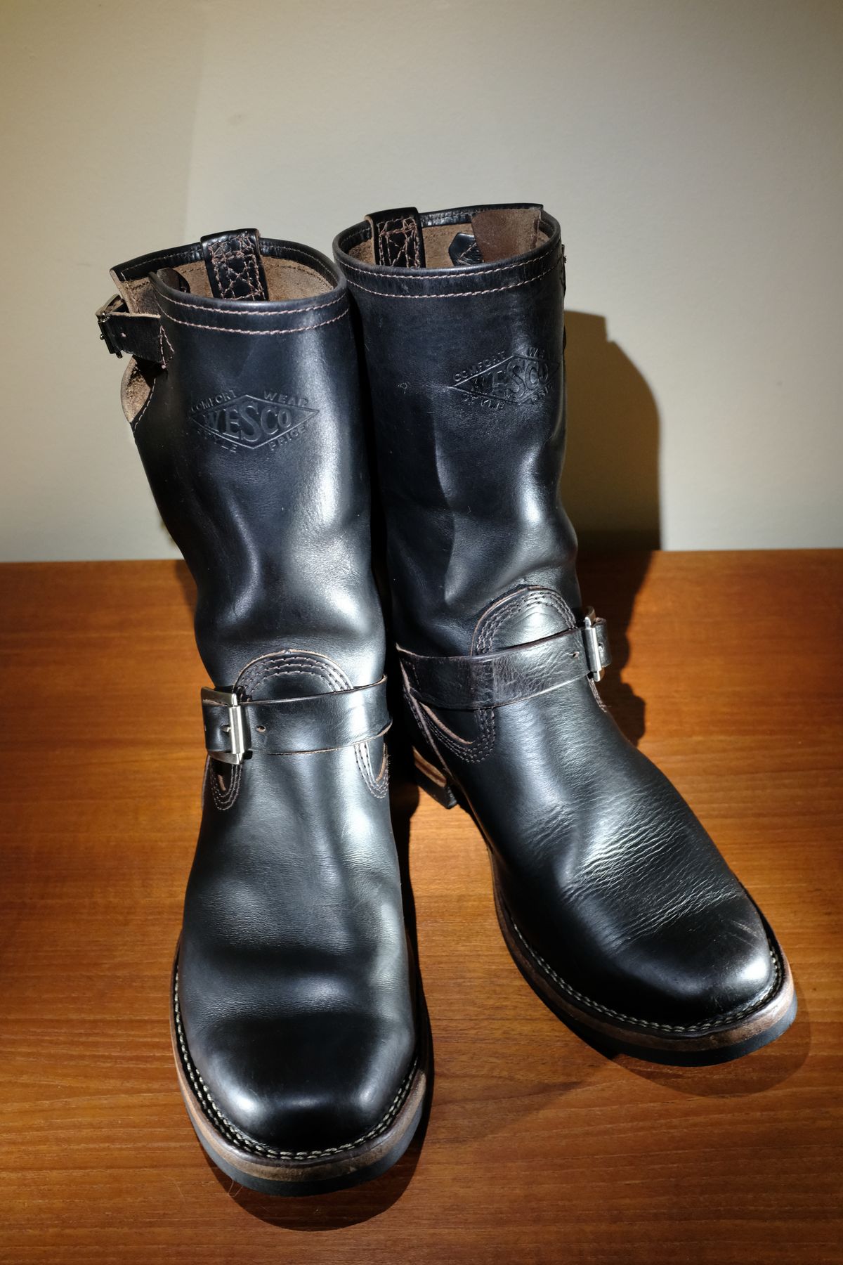 Photo by chromepak.jack on April 5, 2024 of the Wesco Mister Lou in Horween Black Chromexcel Horsehide.