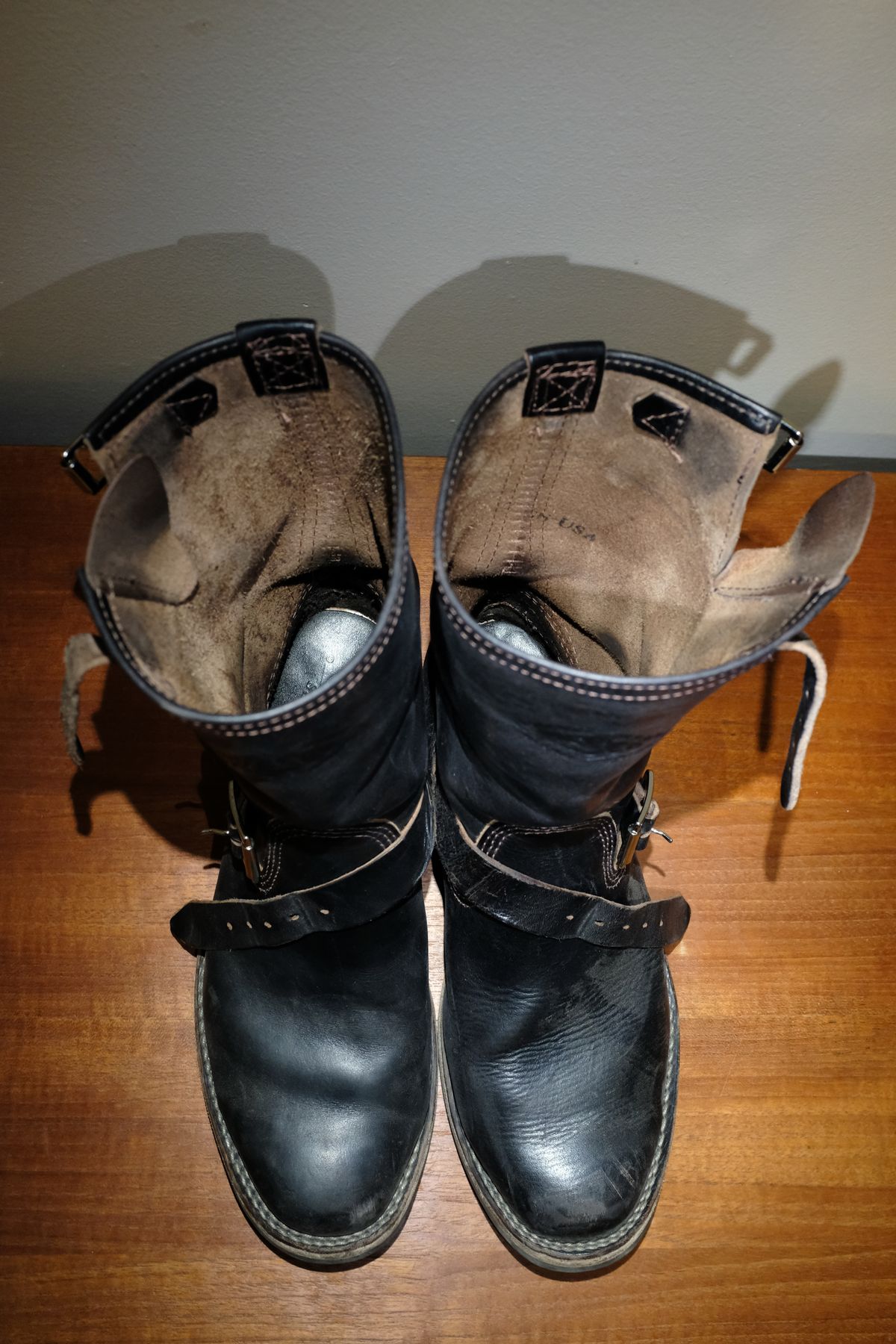 Photo by chromepak.jack on April 5, 2024 of the Wesco Mister Lou in Horween Black Chromexcel Horsehide.