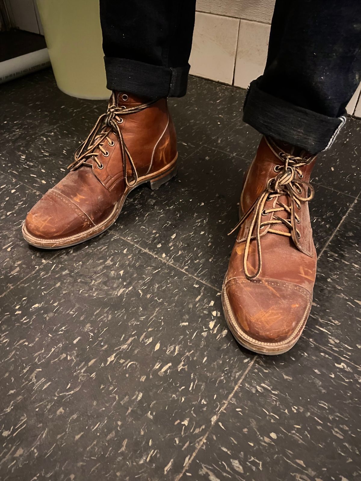 Photo by chromepak.jack on June 13, 2022 of the Viberg Service Boot BCT in Horween Saddle Tan Chromepak.