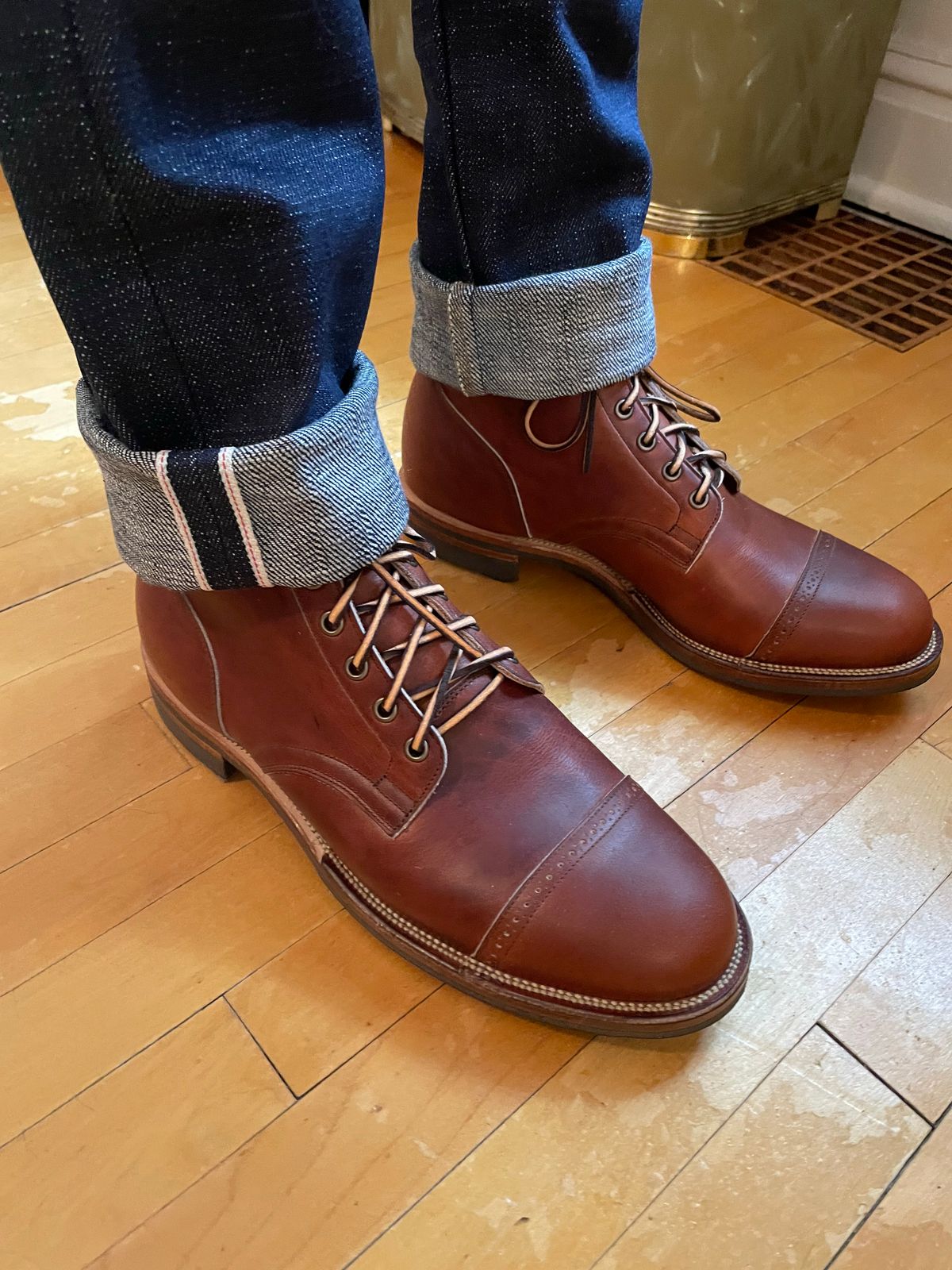Photo by chromepak.jack on April 25, 2022 of the Viberg Service Boot BCT in Horween Saddle Tan Chromepak.