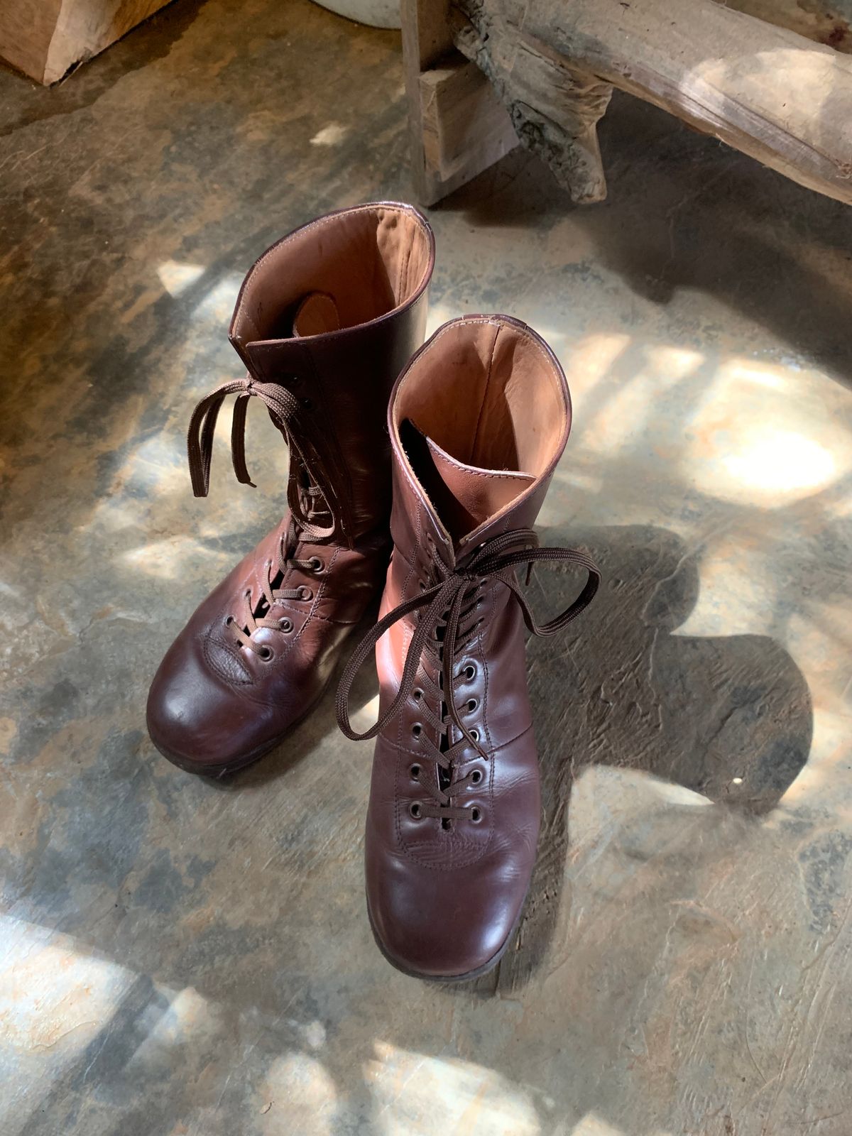 Photo by luutruc07 on December 4, 2025 of the Unknown Maker Unknown Model in Brown Leather.