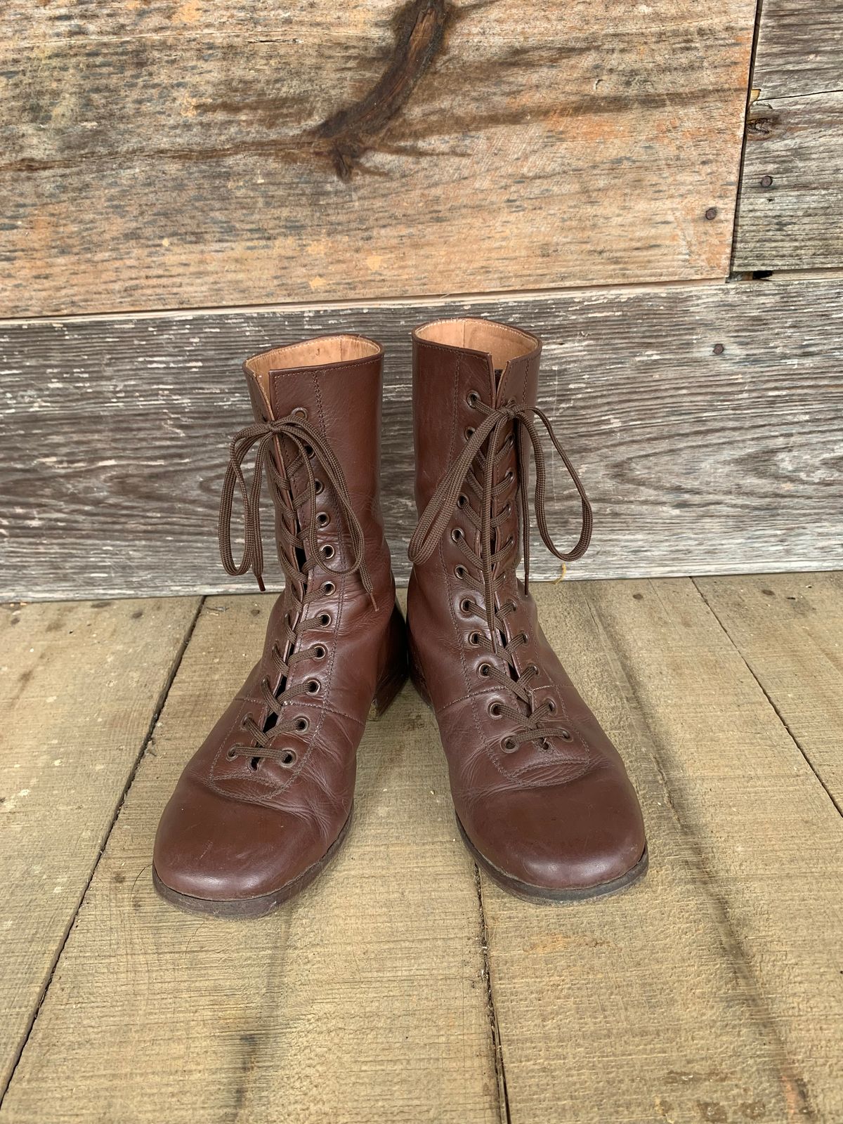 Photo by luutruc07 on December 4, 2025 of the Unknown Maker Unknown Model in Brown Leather.