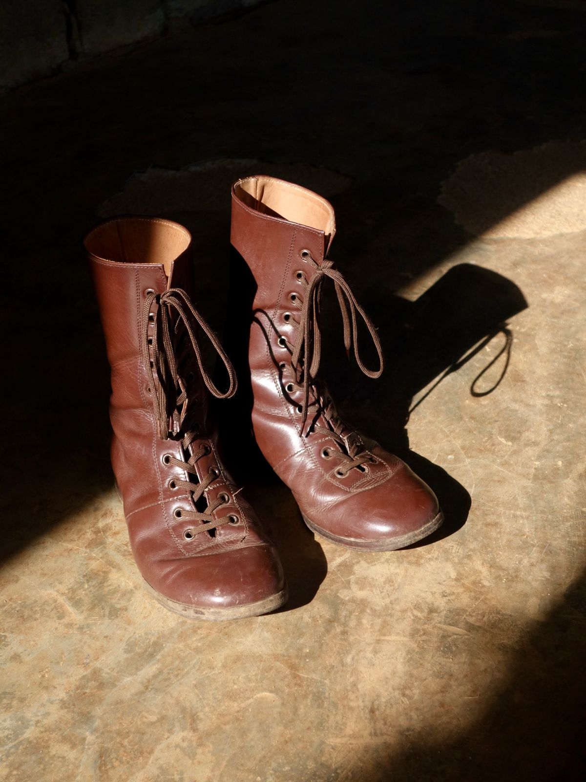 Photo by luutruc07 on January 5, 2026 of the Unknown Maker Unknown Model in Brown Leather.