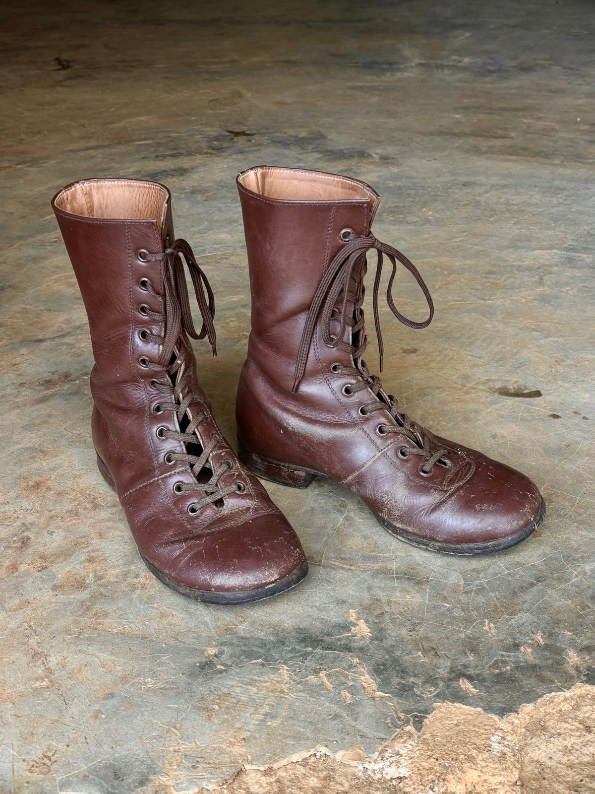 Photo by luutruc07 on March 6, 2026 of the Unknown Maker Unknown Model in Brown Leather.