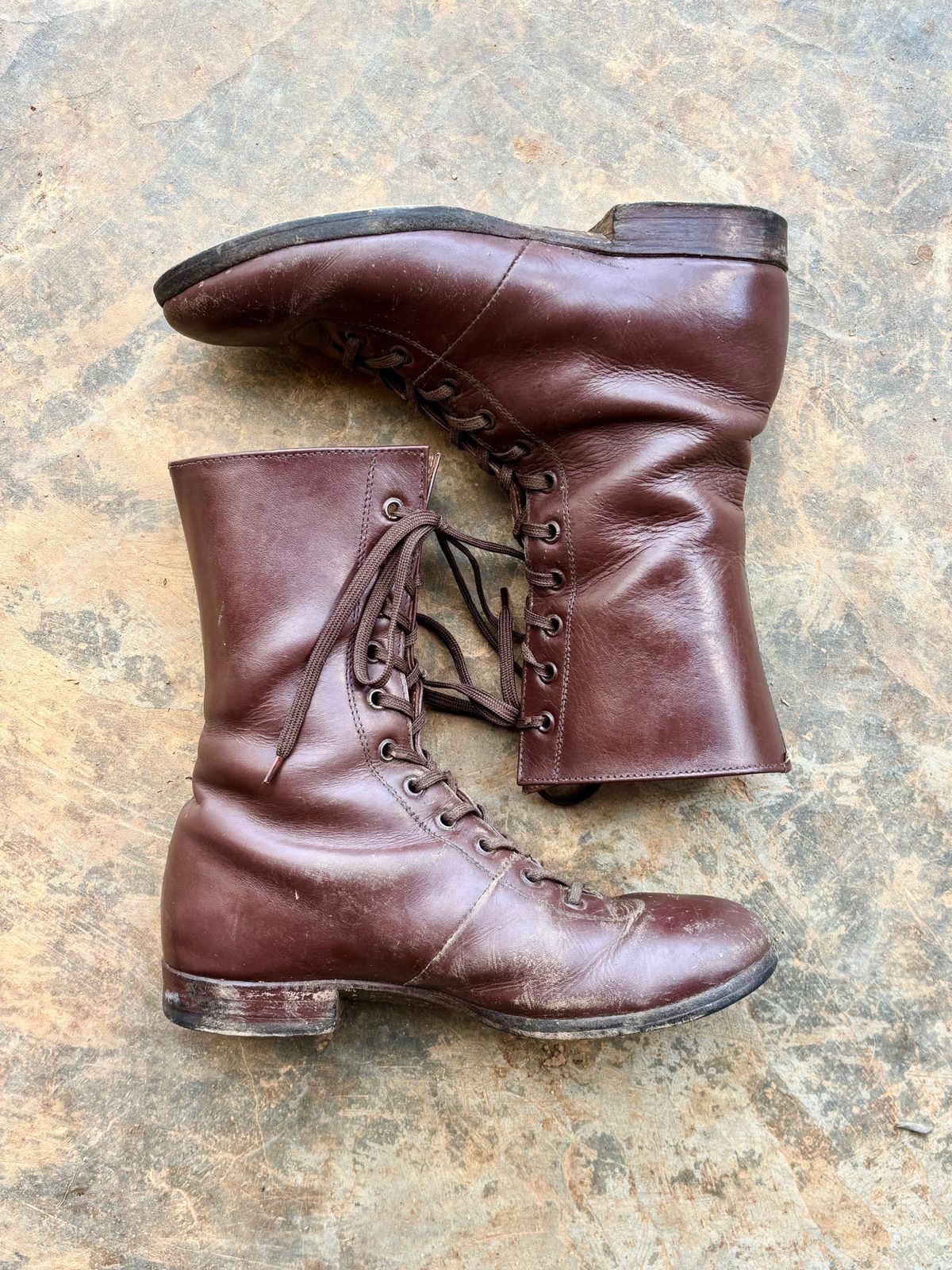 Photo by luutruc07 on March 6, 2026 of the Unknown Maker Unknown Model in Brown Leather.