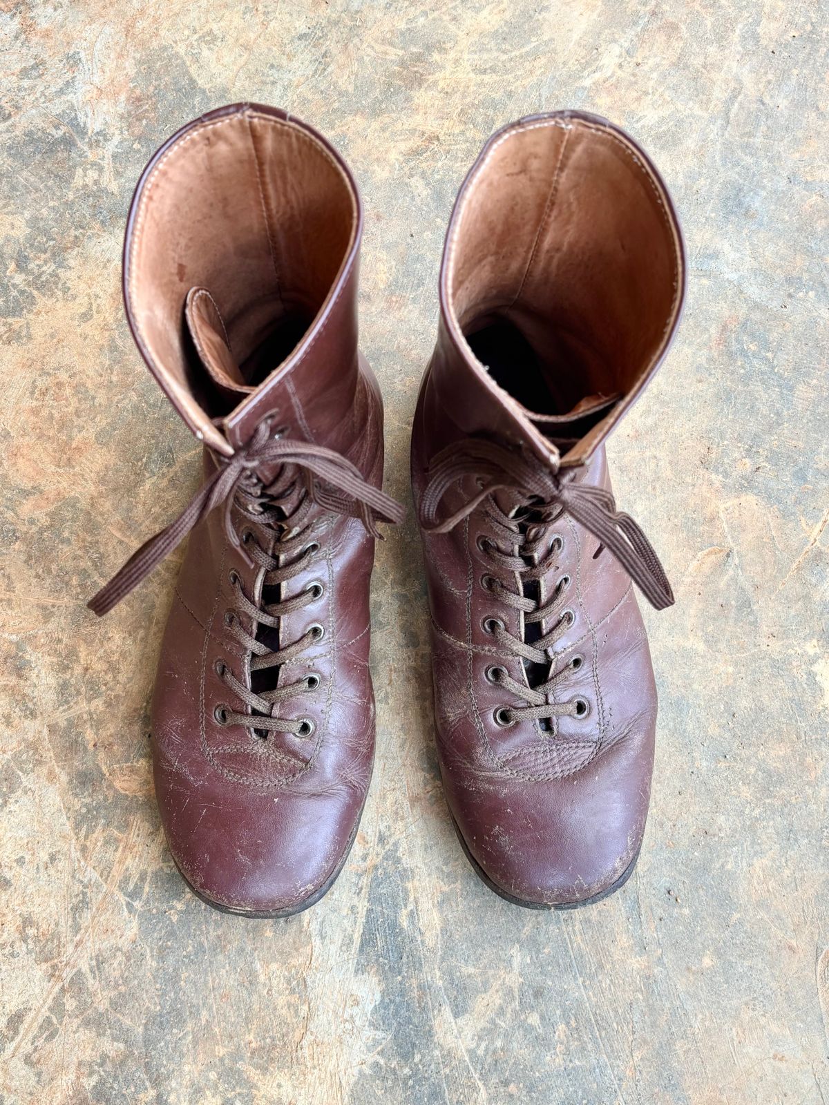 Photo by luutruc07 on March 6, 2026 of the Unknown Maker Unknown Model in Brown Leather.