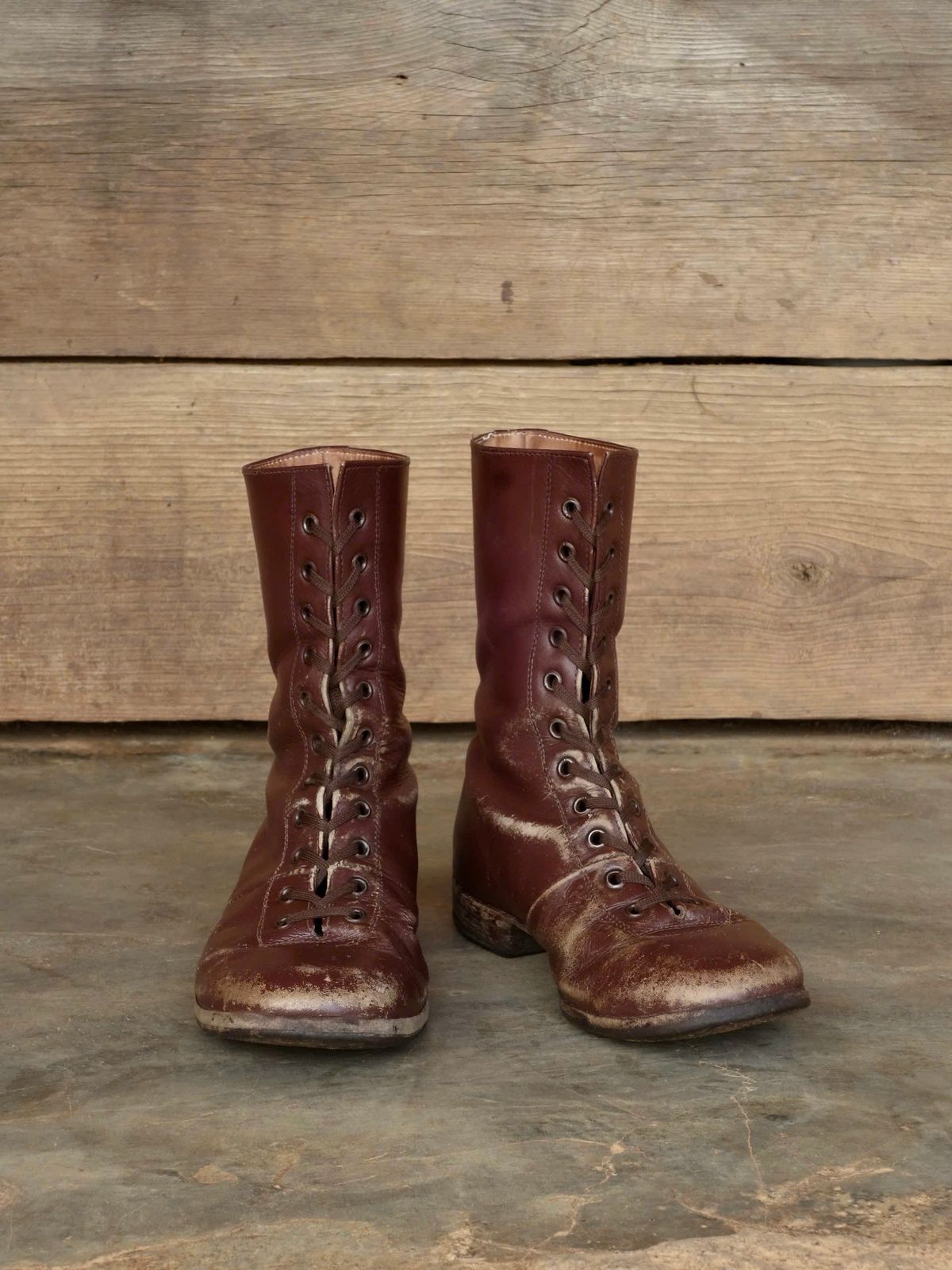 Photo by luutruc07 on April 1, 2026 of the Unknown Maker Unknown Model in Brown Leather.