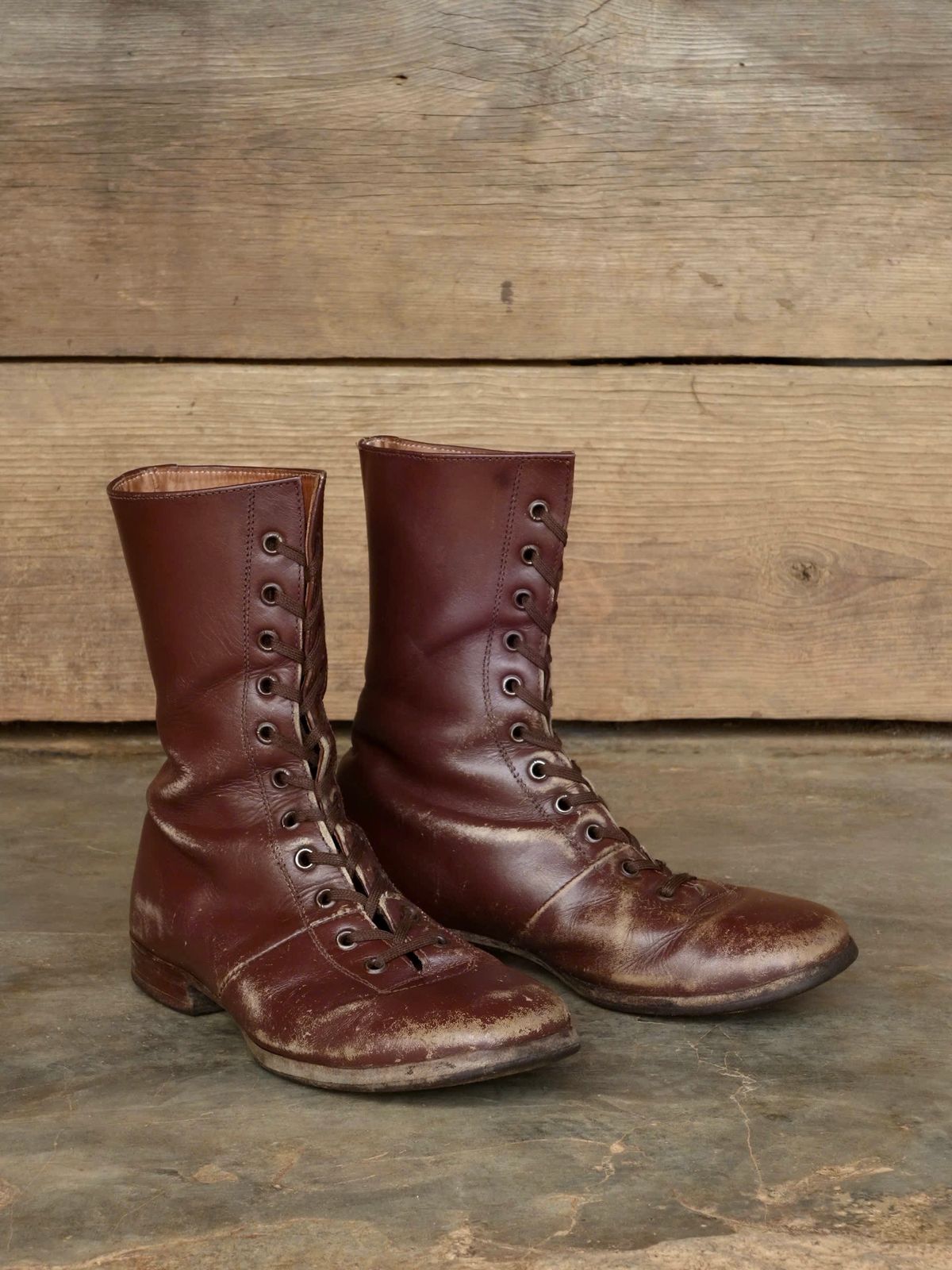 Photo by luutruc07 on April 1, 2026 of the Unknown Maker Unknown Model in Brown Leather.