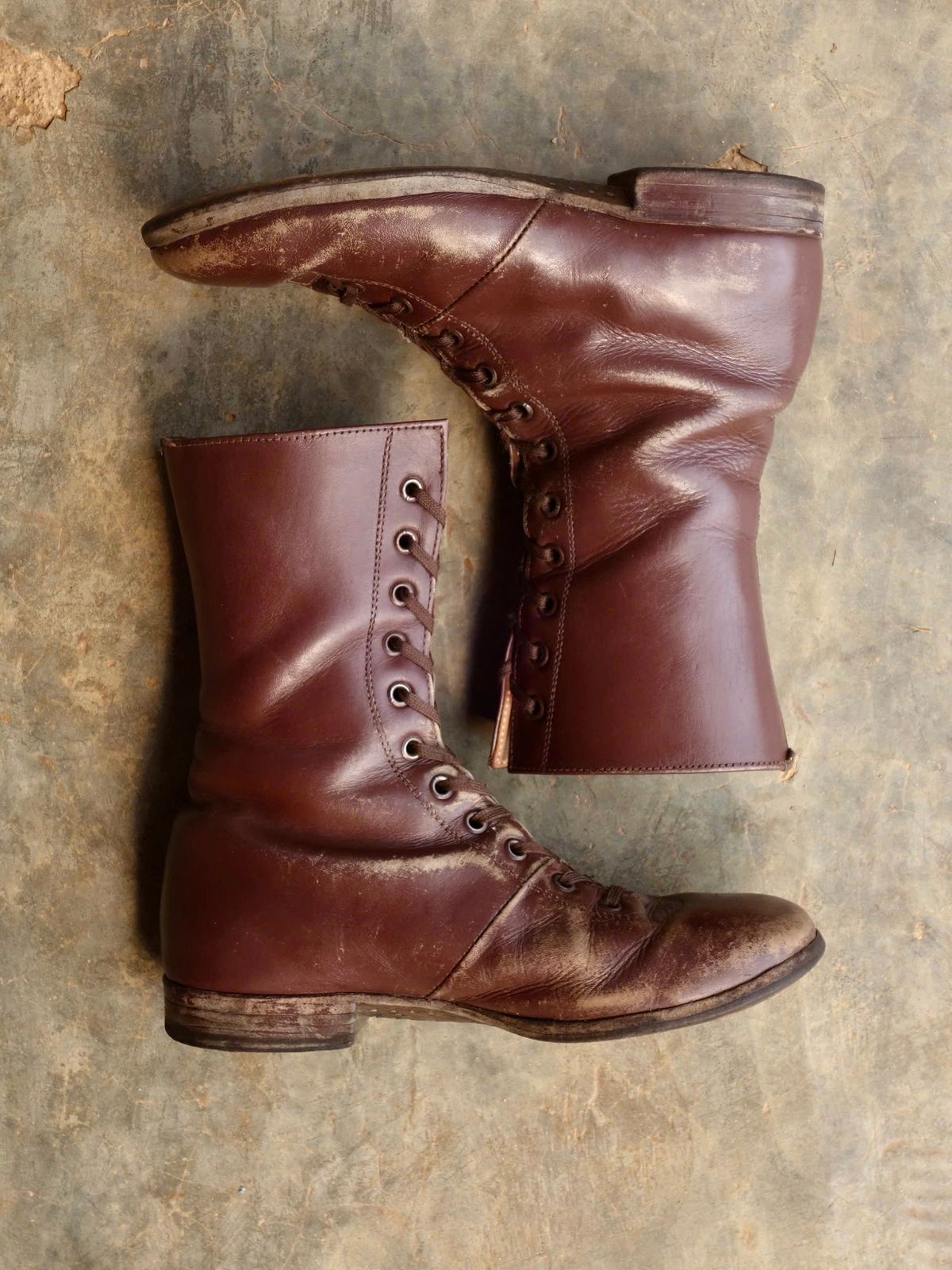 Photo by luutruc07 on April 1, 2026 of the Unknown Maker Unknown Model in Brown Leather.