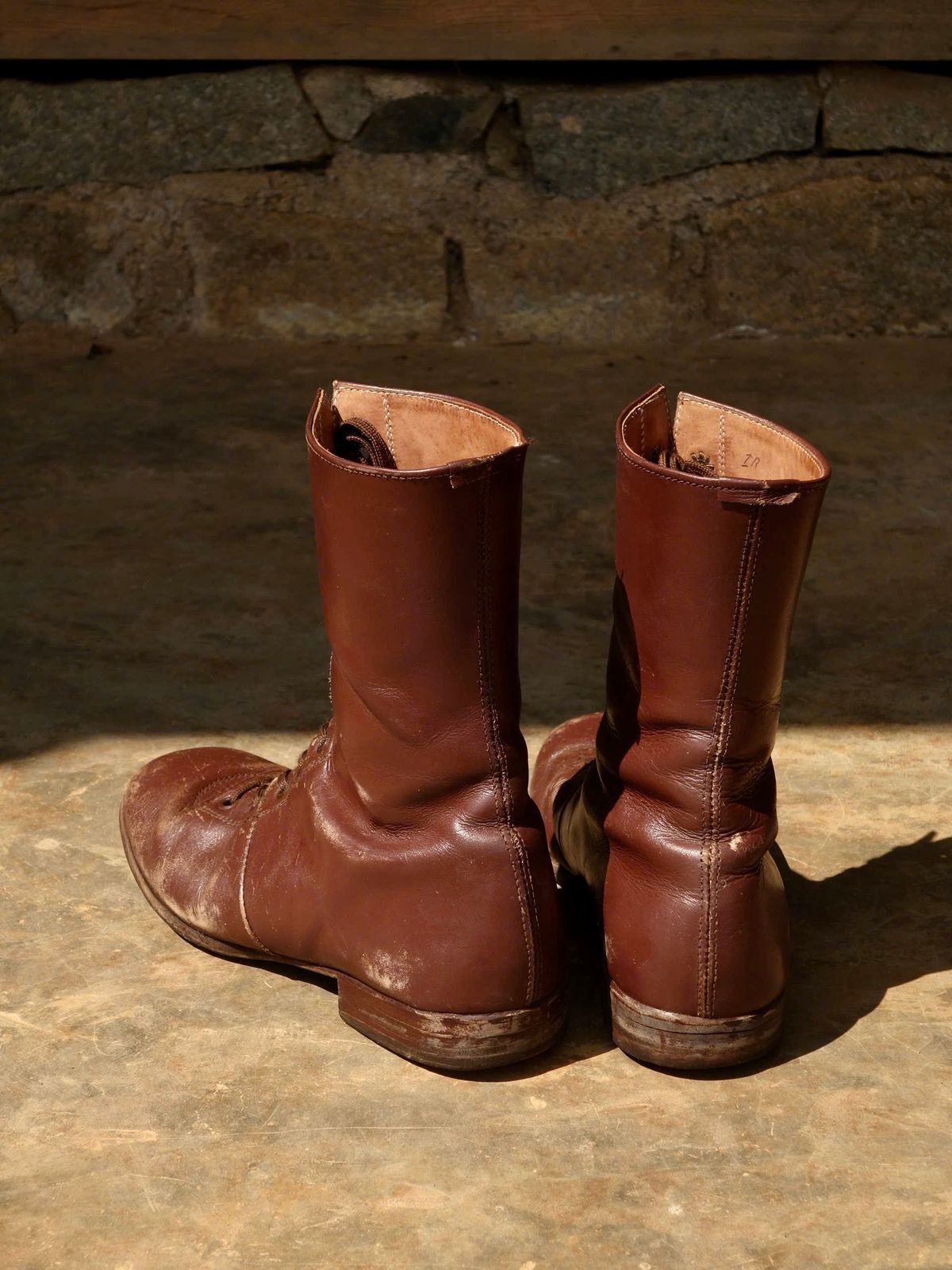 Photo by luutruc07 on April 1, 2026 of the Unknown Maker Unknown Model in Brown Leather.