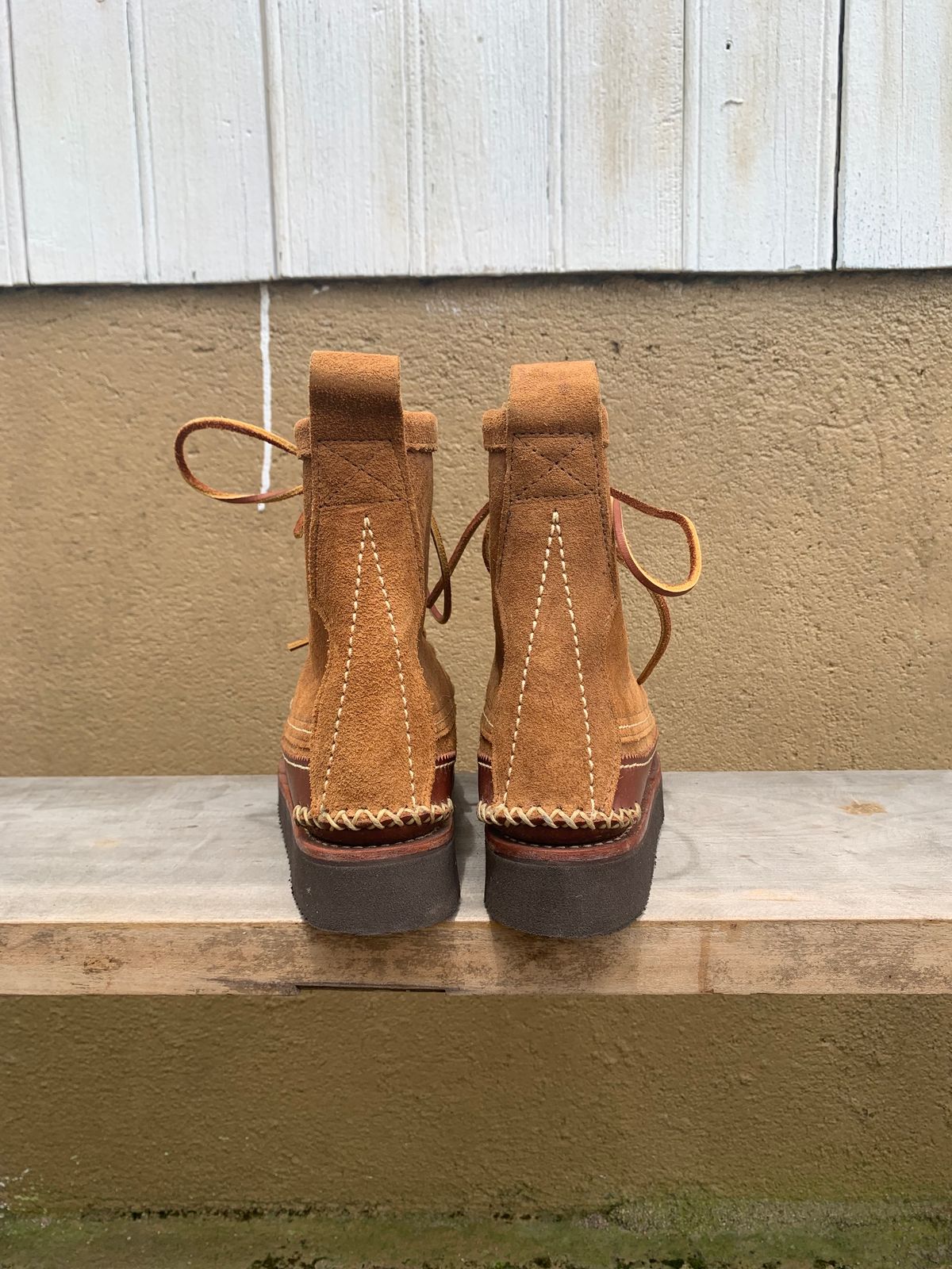 Photo by luutruc07 on October 1, 2023 of the Yuketen Maine Guide DB Boots in Horween Full Grain Flesh-Out.