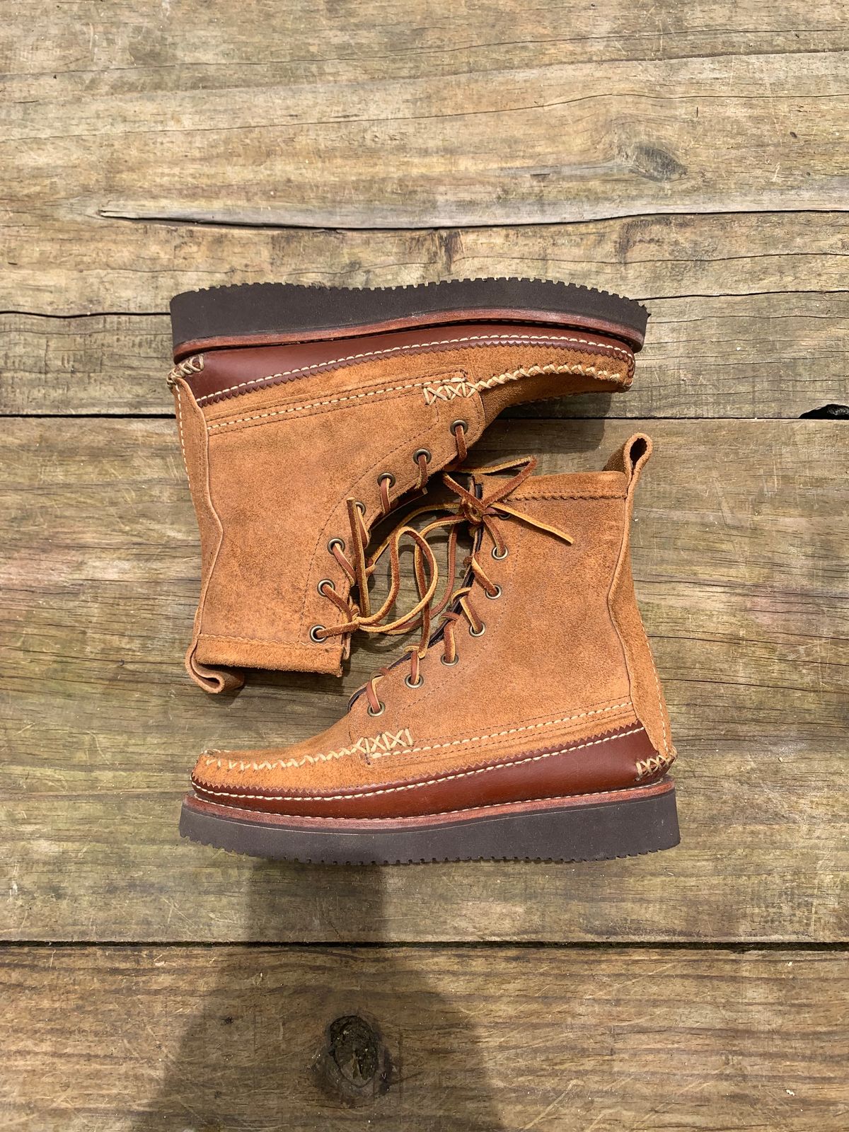 Photo by luutruc07 on October 1, 2023 of the Yuketen Maine Guide DB Boots in Horween Full Grain Flesh-Out.
