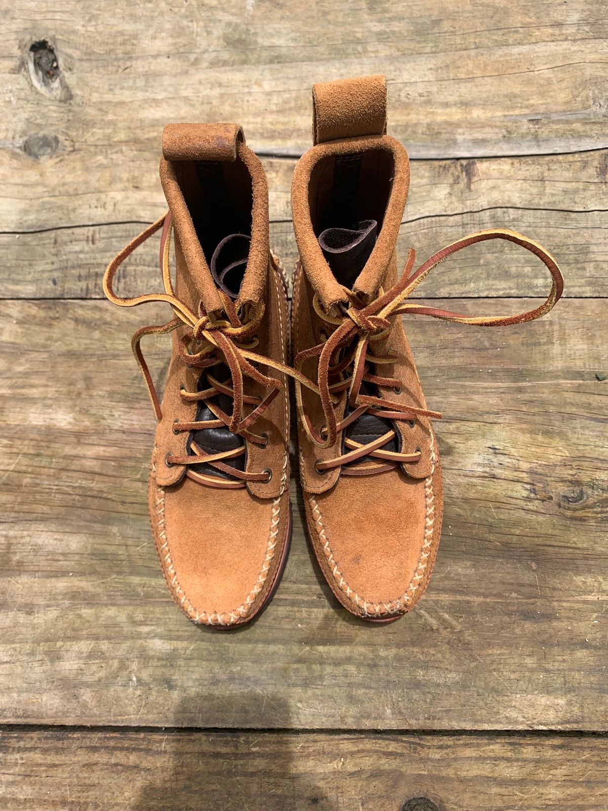 Photo by luutruc07 on October 1, 2023 of the Yuketen Maine Guide DB Boots in Horween Full Grain Flesh-Out.