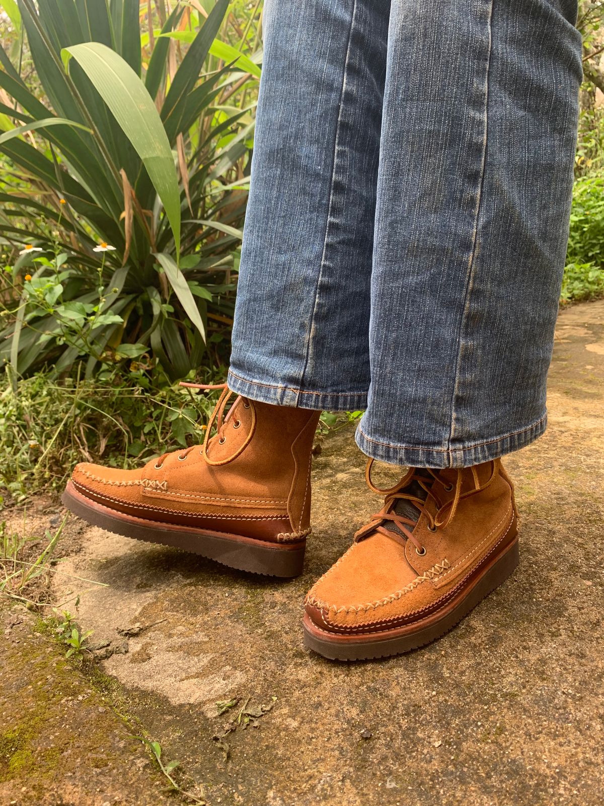 Photo by luutruc07 on October 1, 2023 of the Yuketen Maine Guide DB Boots in Horween Full Grain Flesh-Out.
