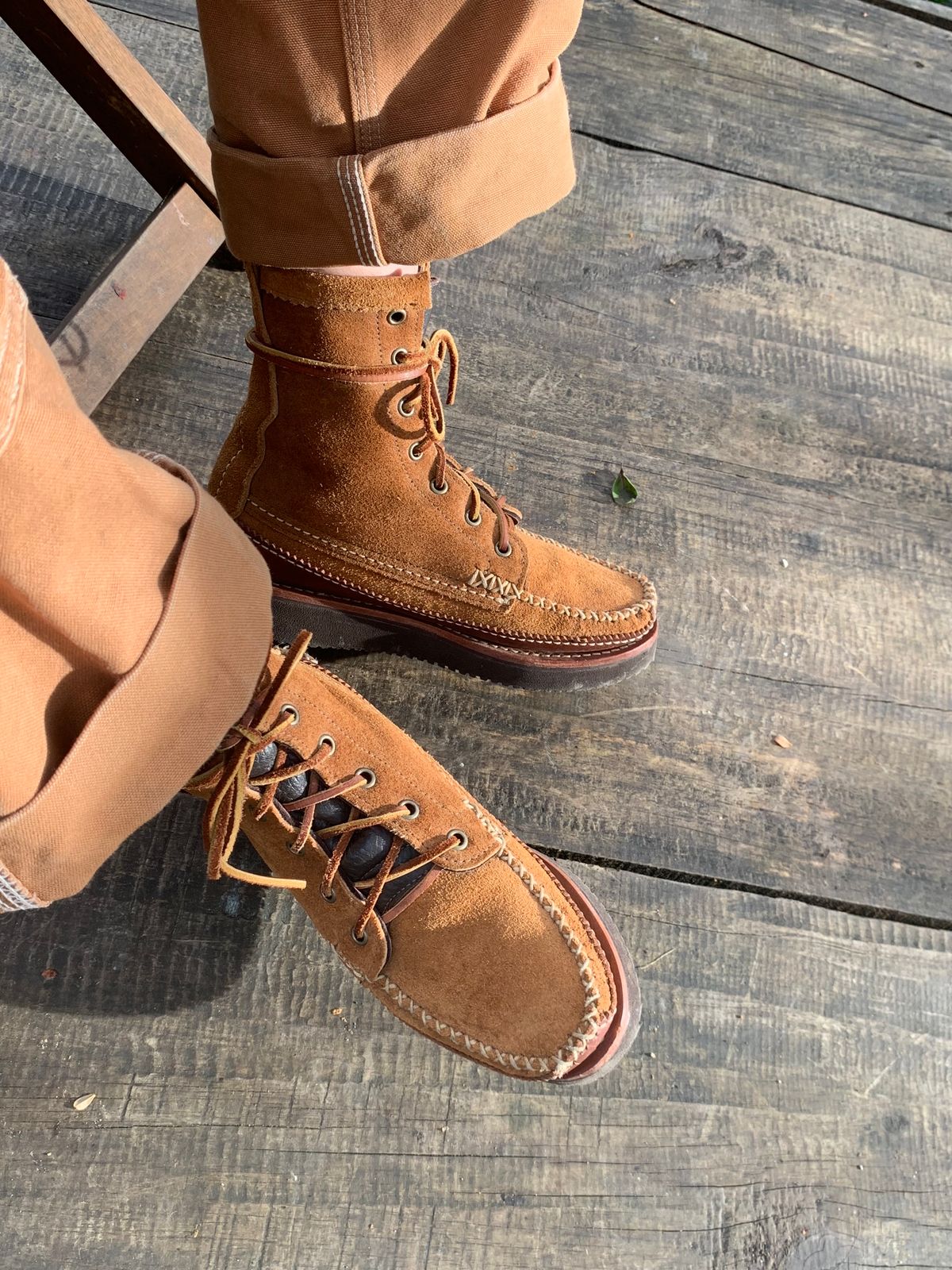 Photo by luutruc07 on October 8, 2023 of the Yuketen Maine Guide DB Boots in Horween Full Grain Flesh-Out.