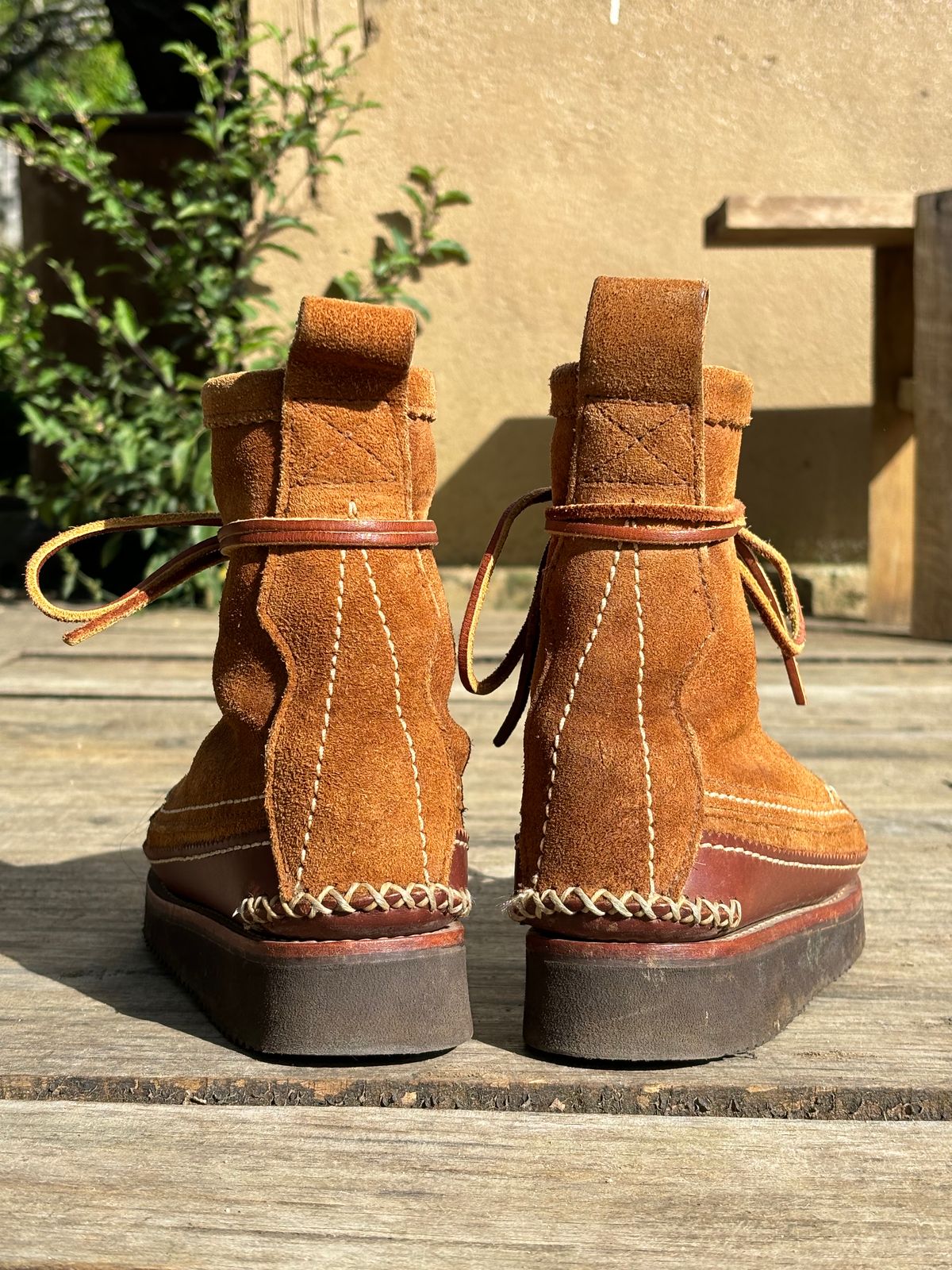Photo by luutruc07 on November 4, 2023 of the Yuketen Maine Guide DB Boots in Horween Full Grain Flesh-Out.