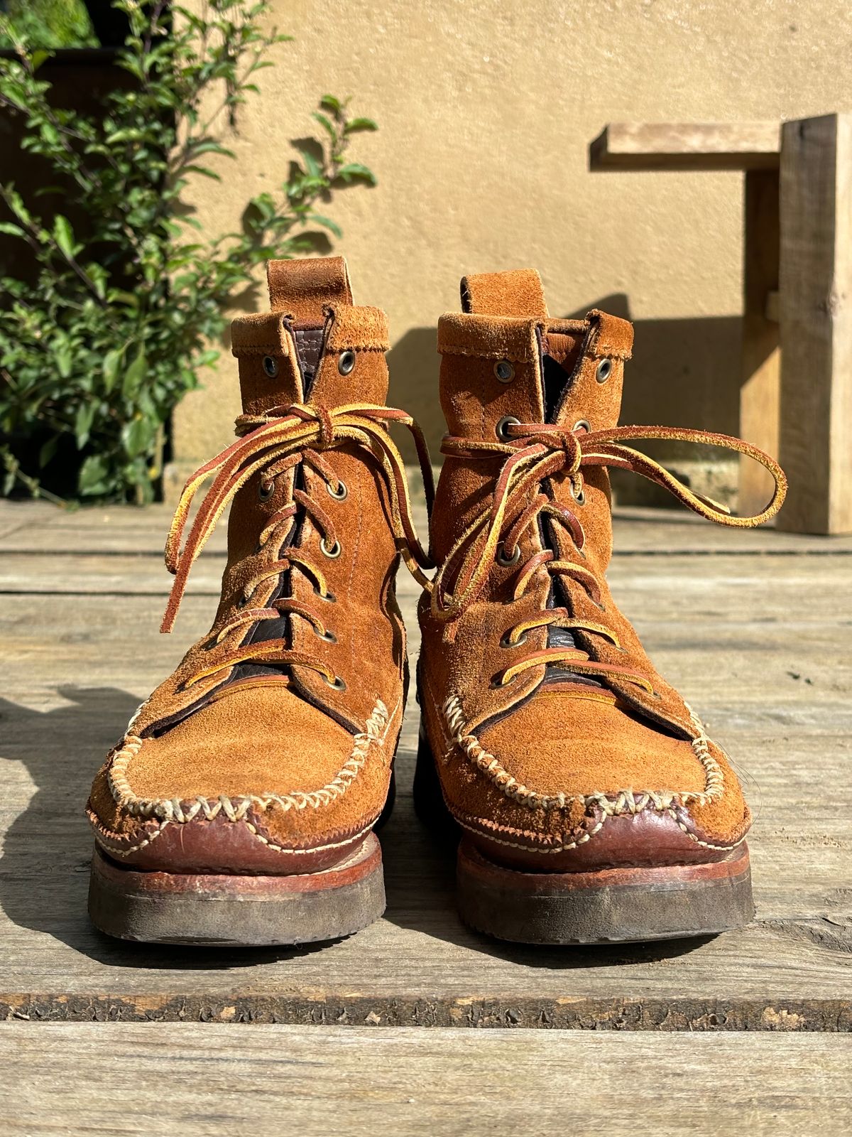 Photo by luutruc07 on November 4, 2023 of the Yuketen Maine Guide DB Boots in Horween Full Grain Flesh-Out.