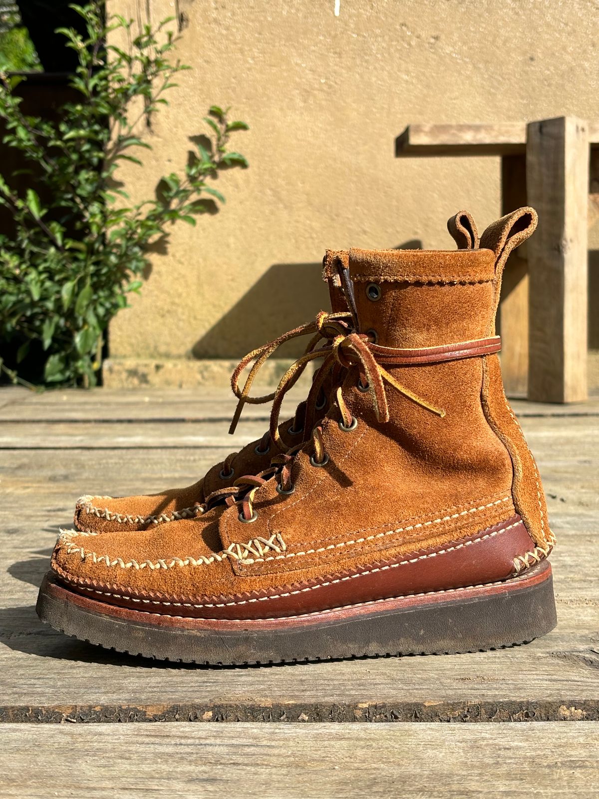 Photo by luutruc07 on November 4, 2023 of the Yuketen Maine Guide DB Boots in Horween Full Grain Flesh-Out.
